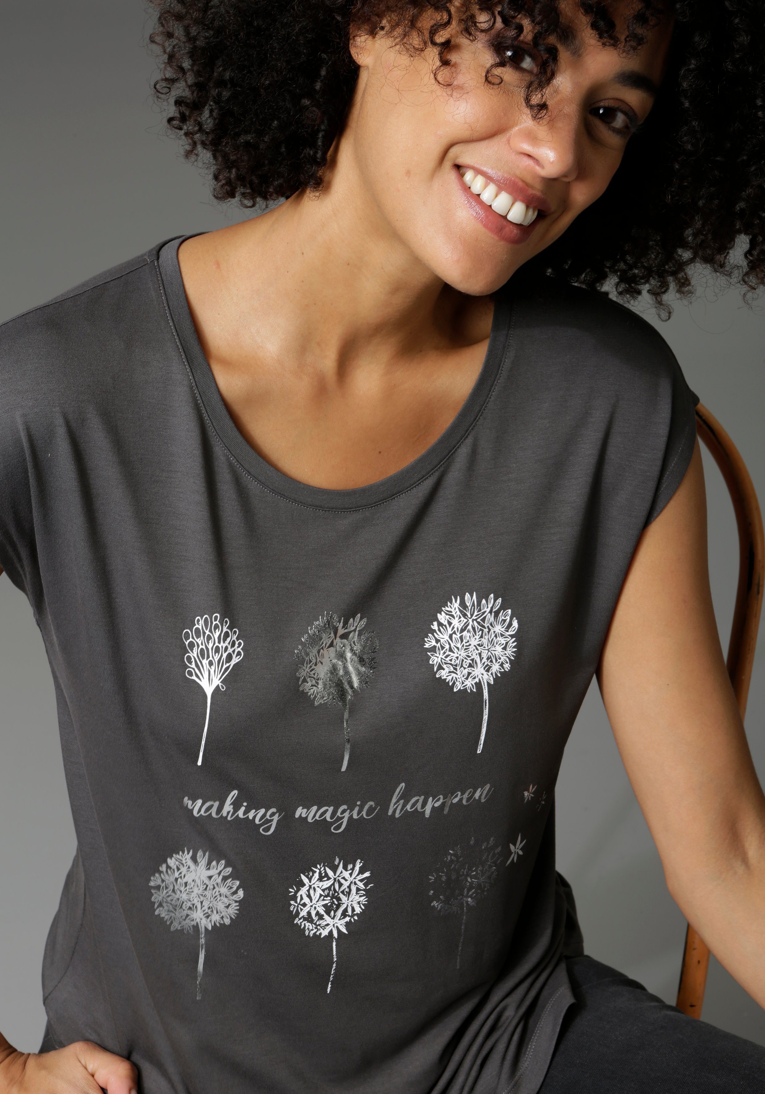 Aniston CASUAL T-shirt met een frontprint, gedeeltelijk glinsterende folieprint