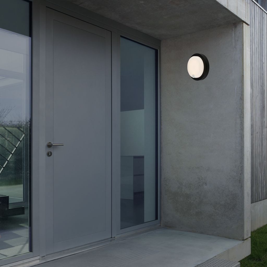 Briloner Leuchten Wandlamp voor buiten Accu LED buitenwandlamp met bewegingssensor, kunststof, zwart