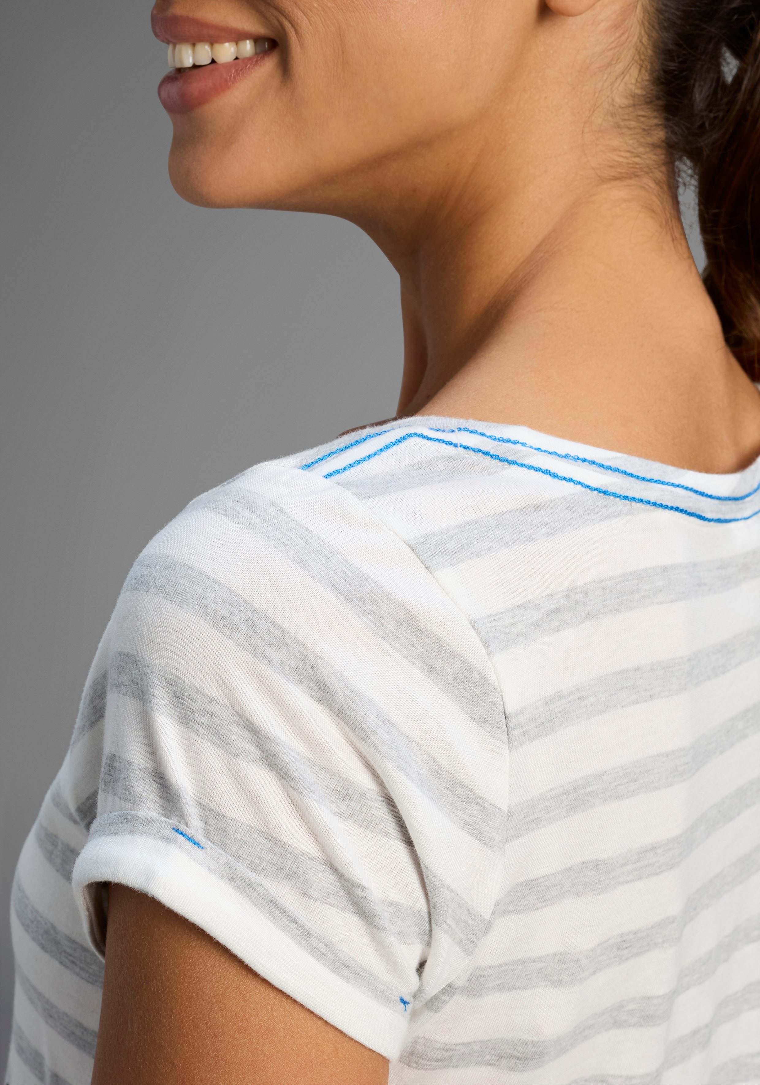 KangaROOS Shirt met print Korte mouwen, figuurvolgende snit, met metallic-print