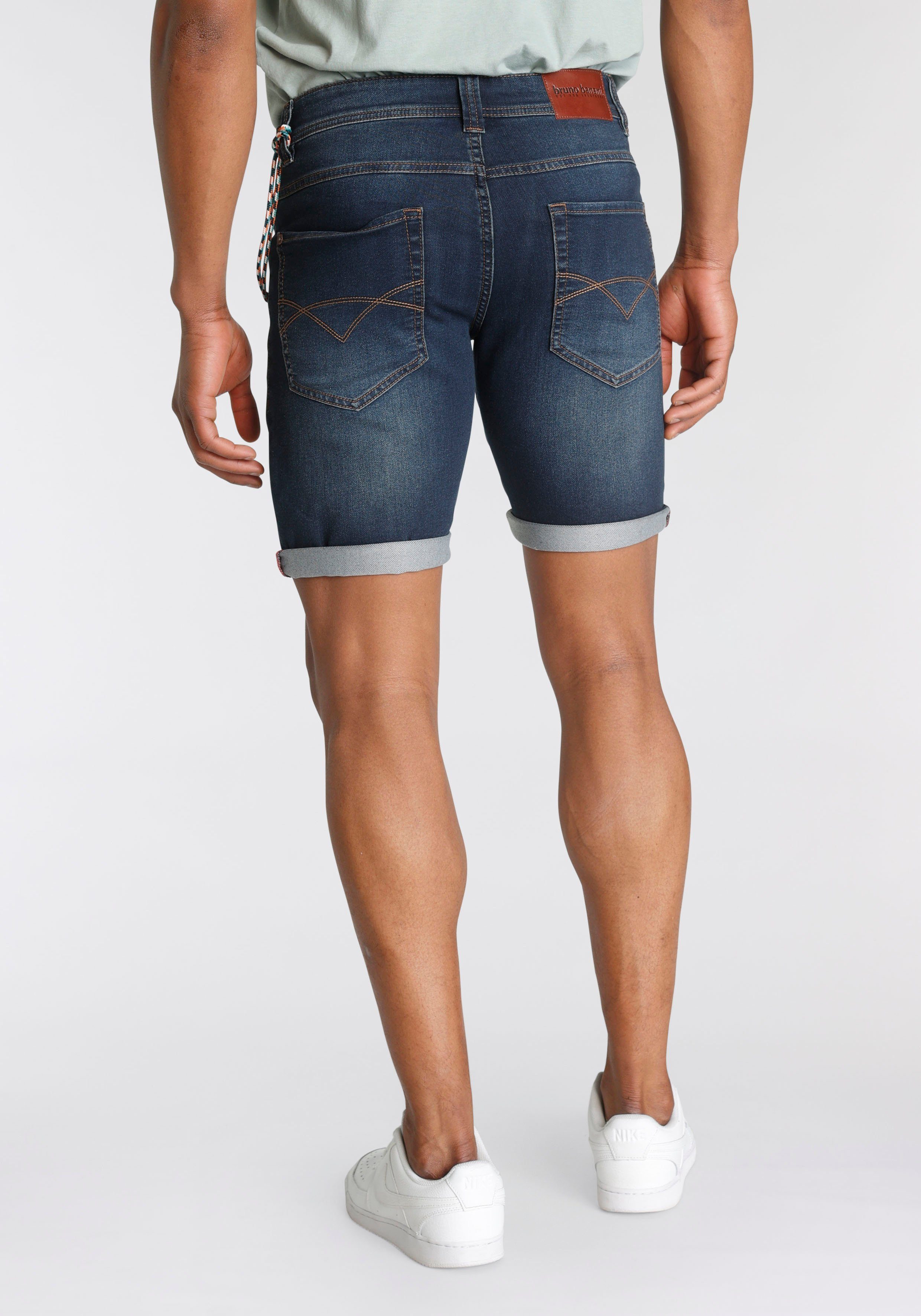 Bruno Banani Jeansshort comfortabele pasvorm, rechte pasvorm, met praktische zakken (set, 2-delig, Met band)