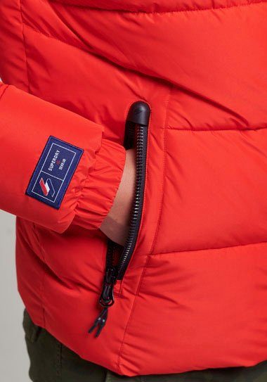 Superdry Gewatteerde jas HOODED SPORTS PUFFR JACKET met contrastkleurig borduursel