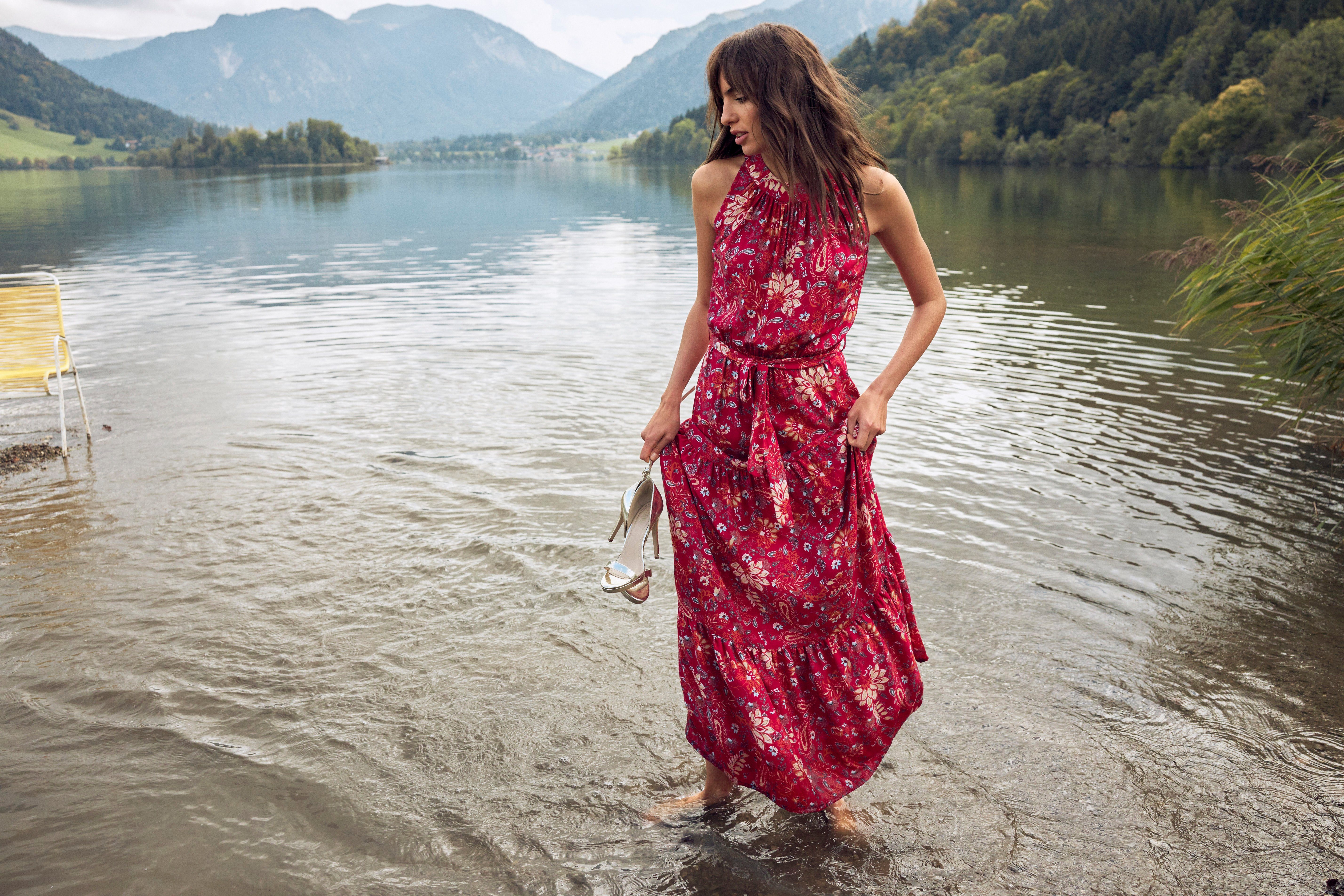 Aniston CASUAL Zomerjurk met fantasievolle bloemenprint