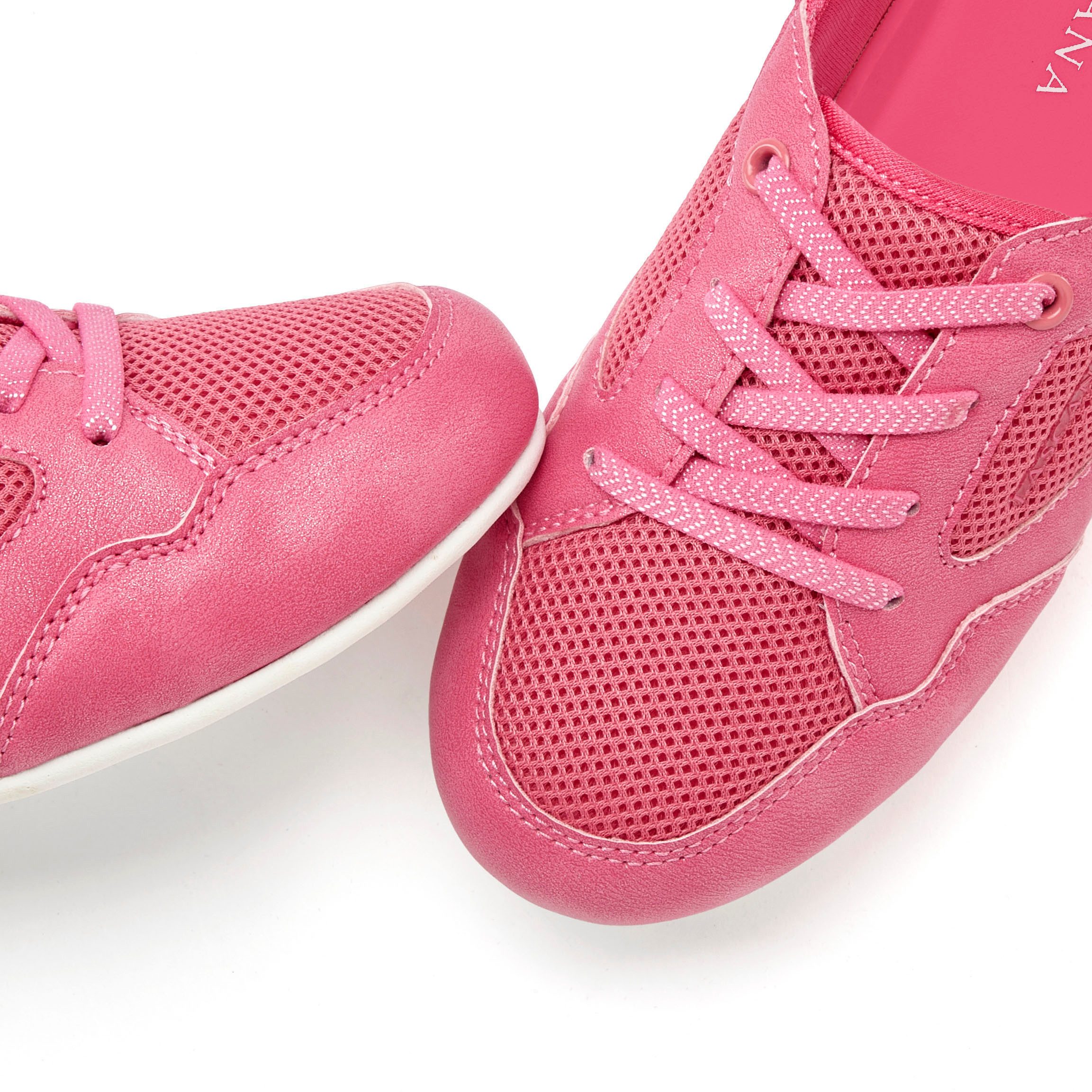 Lascana Sneakers Vrijetijdsschoen, lage schoen in modieuze mesh-look VEGAN