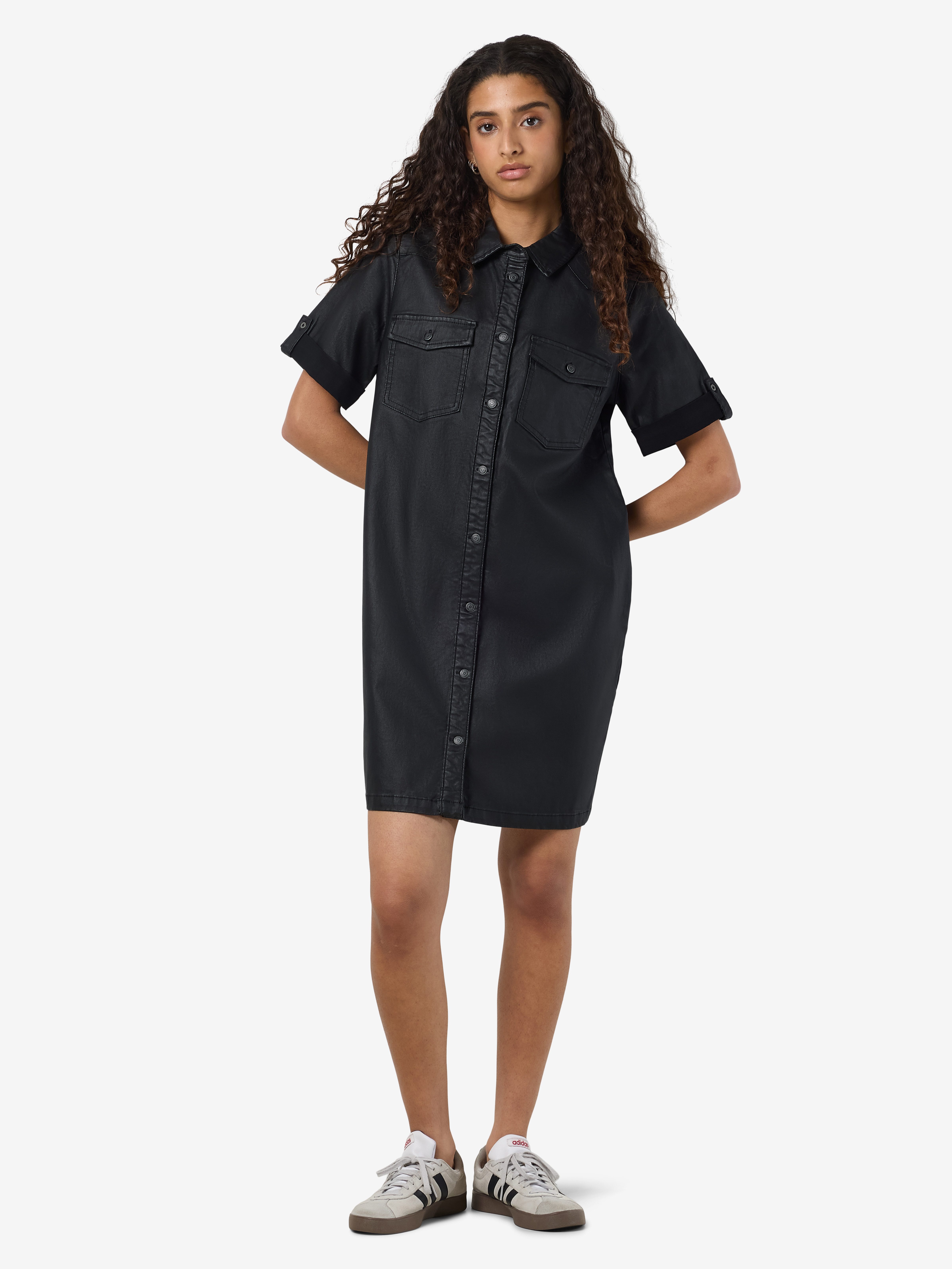 Noisy may Mini-jurk NMNEW SIGNE S/S COATED DENIM DRESS NOOS