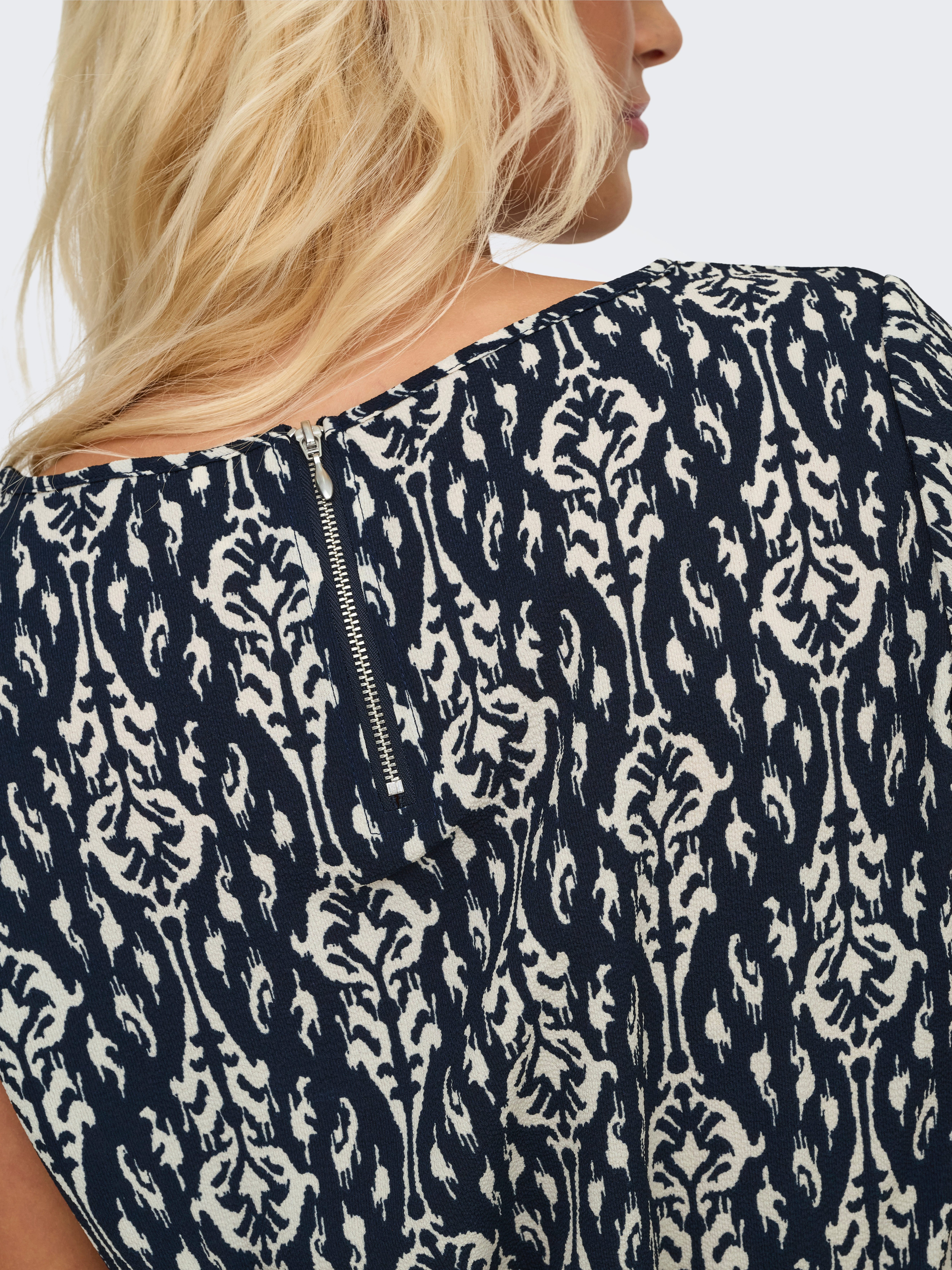 Only Shirtblouse ONLVIC S/S AOP TOP NOOS PTM
