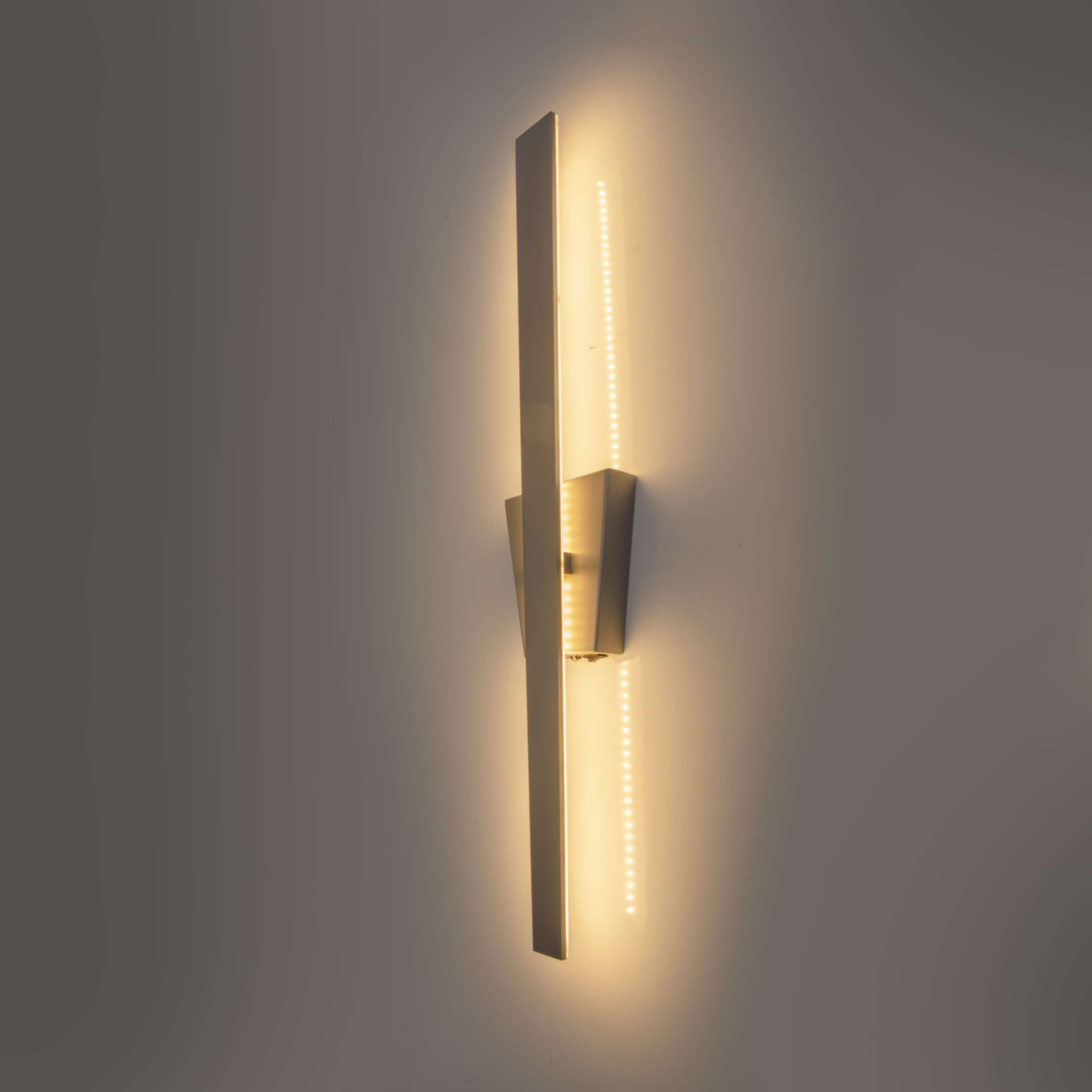 näve Led-wandlamp Trevor nikkel-mat, trapeziumvormig baldakijn, incl. kantelschakelaar, hoogte 62 cm (1 stuk)