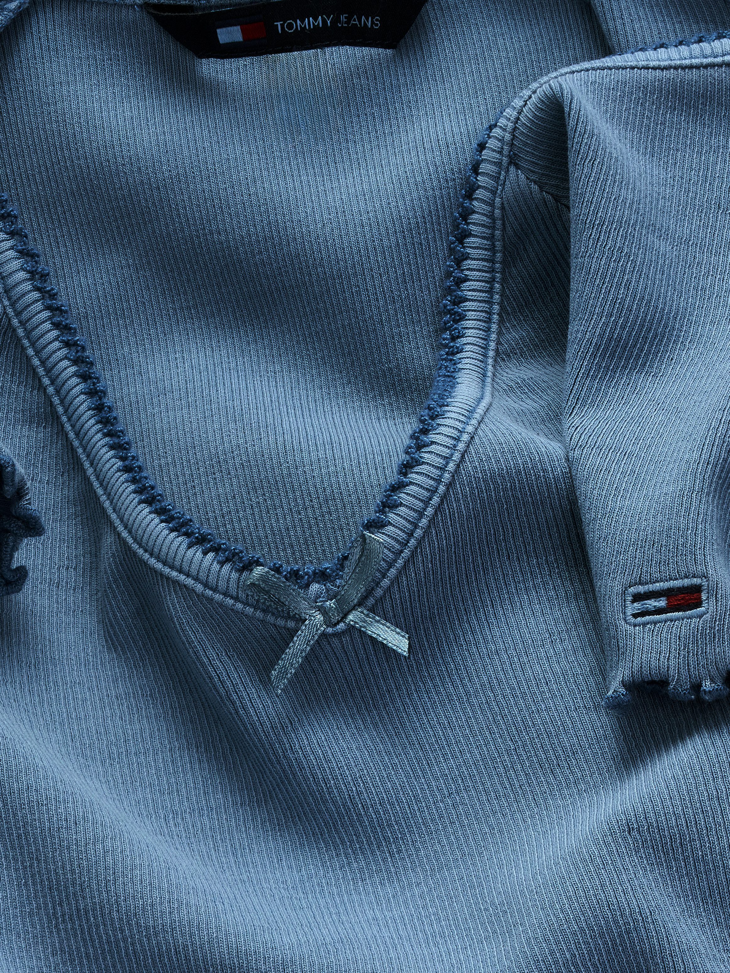TOMMY JEANS Shirt met korte mouwen TJW SLIM VNECK GMD RIB SS met rolranden, in vrouwelijke stijl