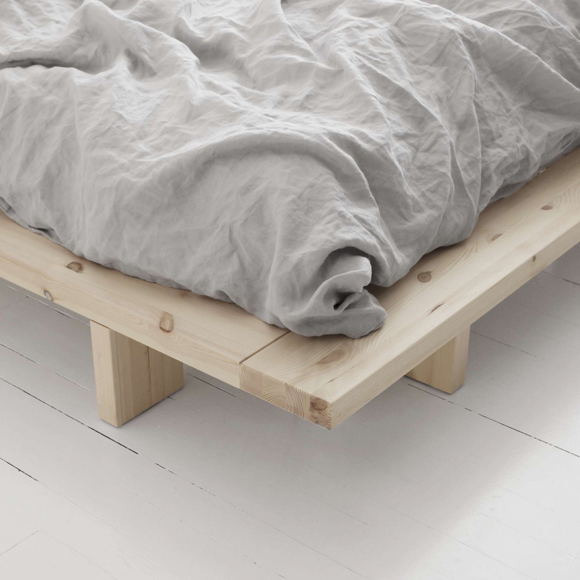Karup Bedframe JAPAN BED grondbed, houten frame, futonbed, jeugdbed, houten bed Massief houten bed met lattenbodem, massief grenen, bed zonder hoofdeinde