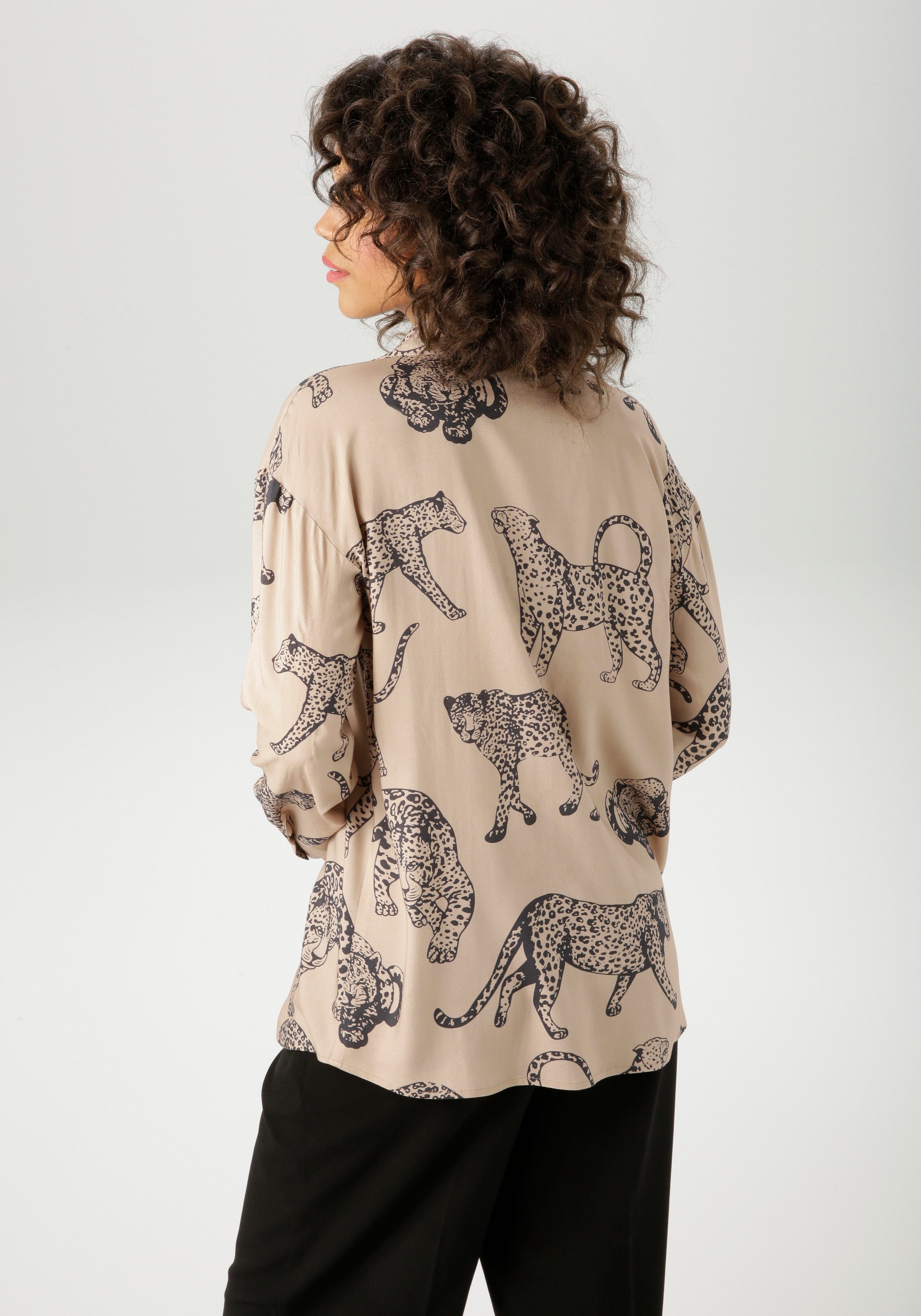 Aniston CASUAL Overhemdblouse bedrukt met luipaarden - elk stuk is uniek - nieuwe collectie
