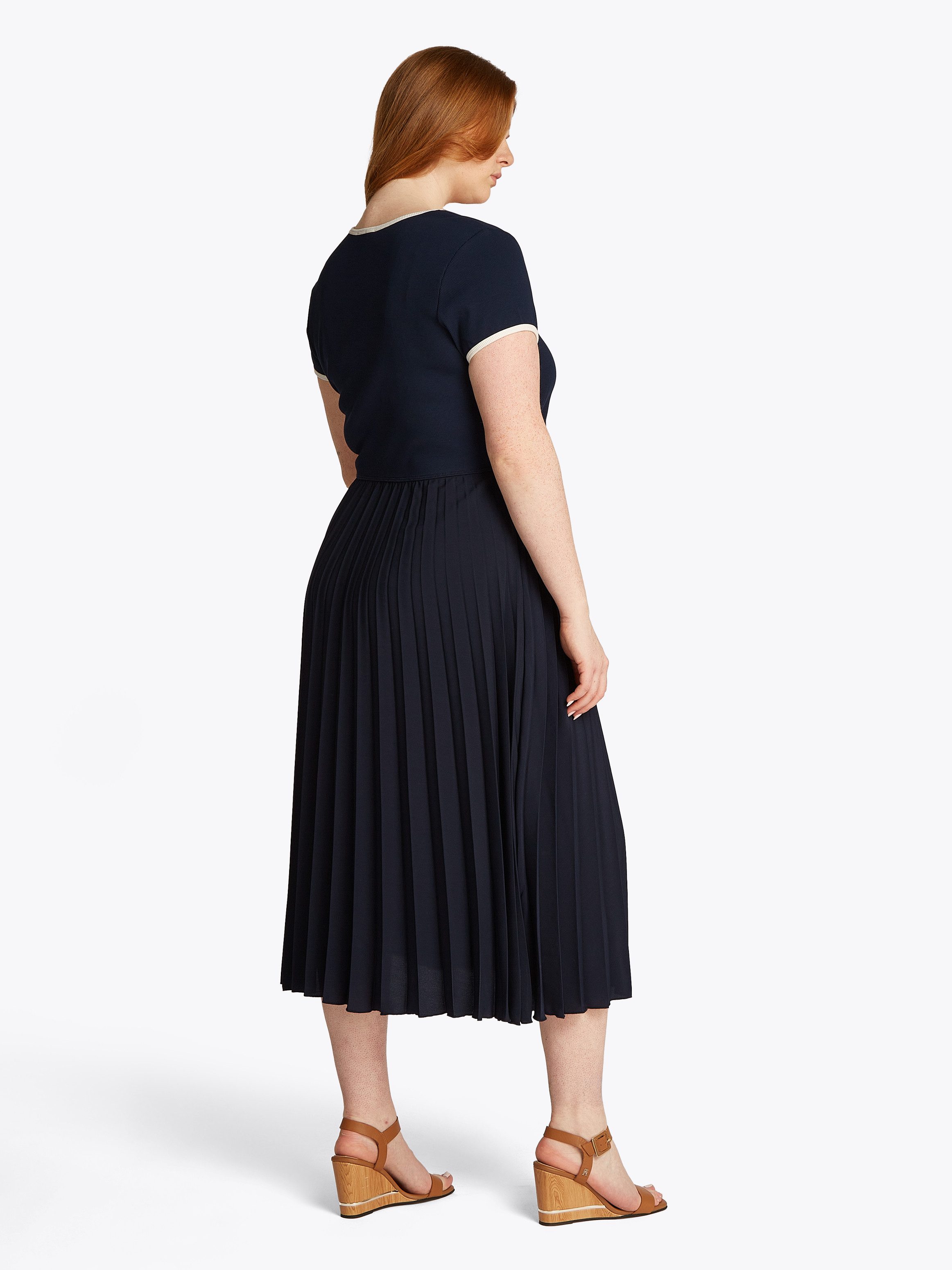 Tommy Hilfiger Curve Blousejurk CRV CONTRAST SOFT V-NK DRESS in grote maten, met diepe ronde hals