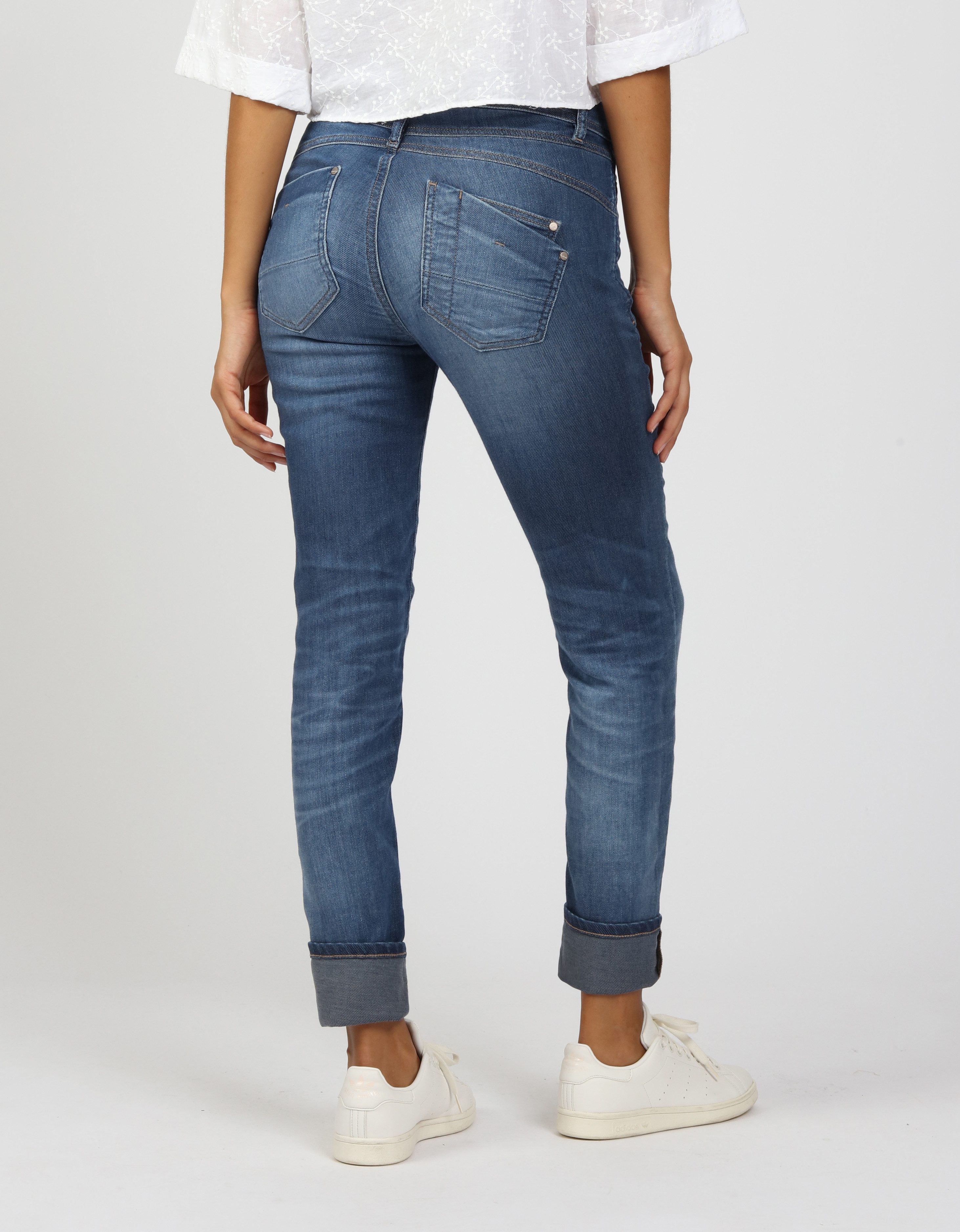 GANG Relax fit jeans 94AMELIE met dubbele rechter achterzak