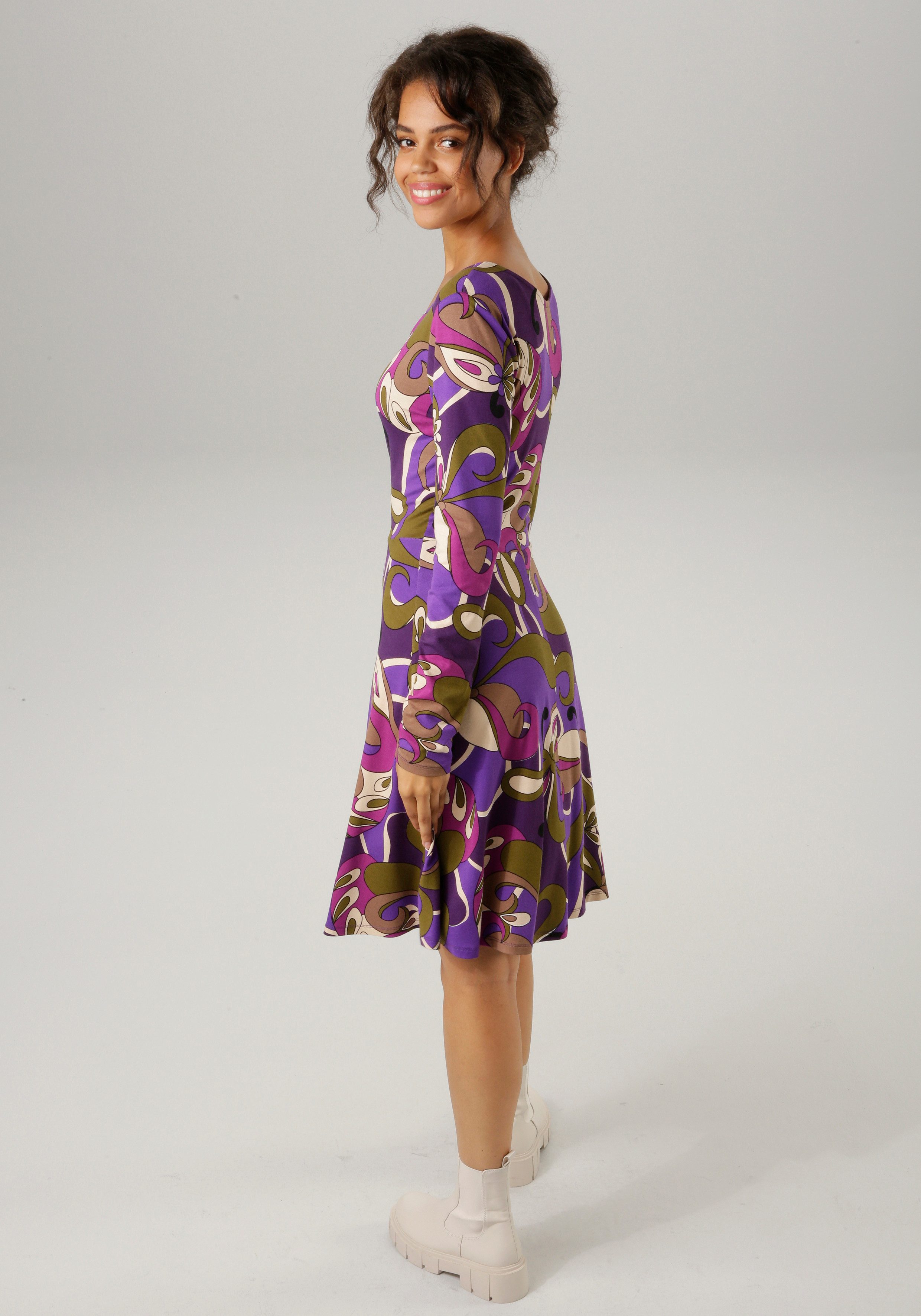 Aniston CASUAL Jerseyjurk met extravagante, grafische print