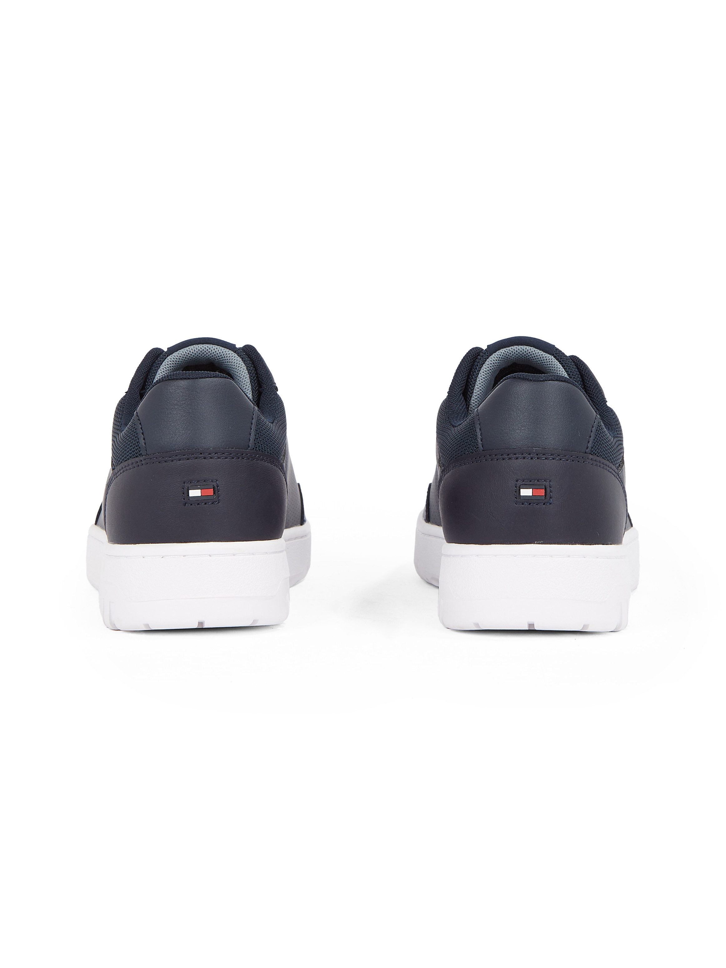 Tommy Hilfiger Plateausneakers TH BASKET CORE LTH PINPERF , vrijetijdsschoen, halfschoen, veterschoen met gepolsterde schacht