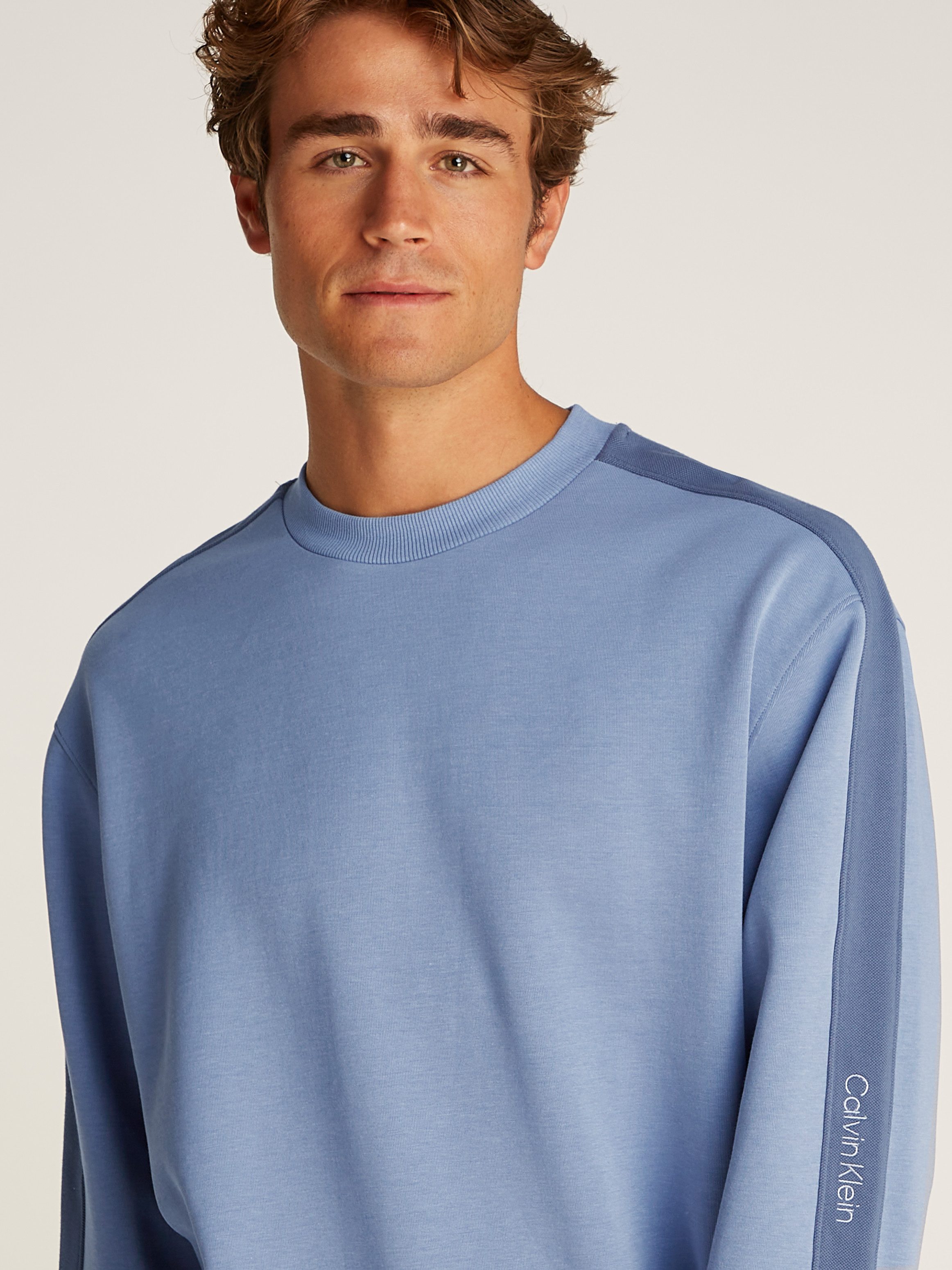 Calvin Klein Sweatshirt LOGO TAPE CREW NECK met logo-band aan de mouwen