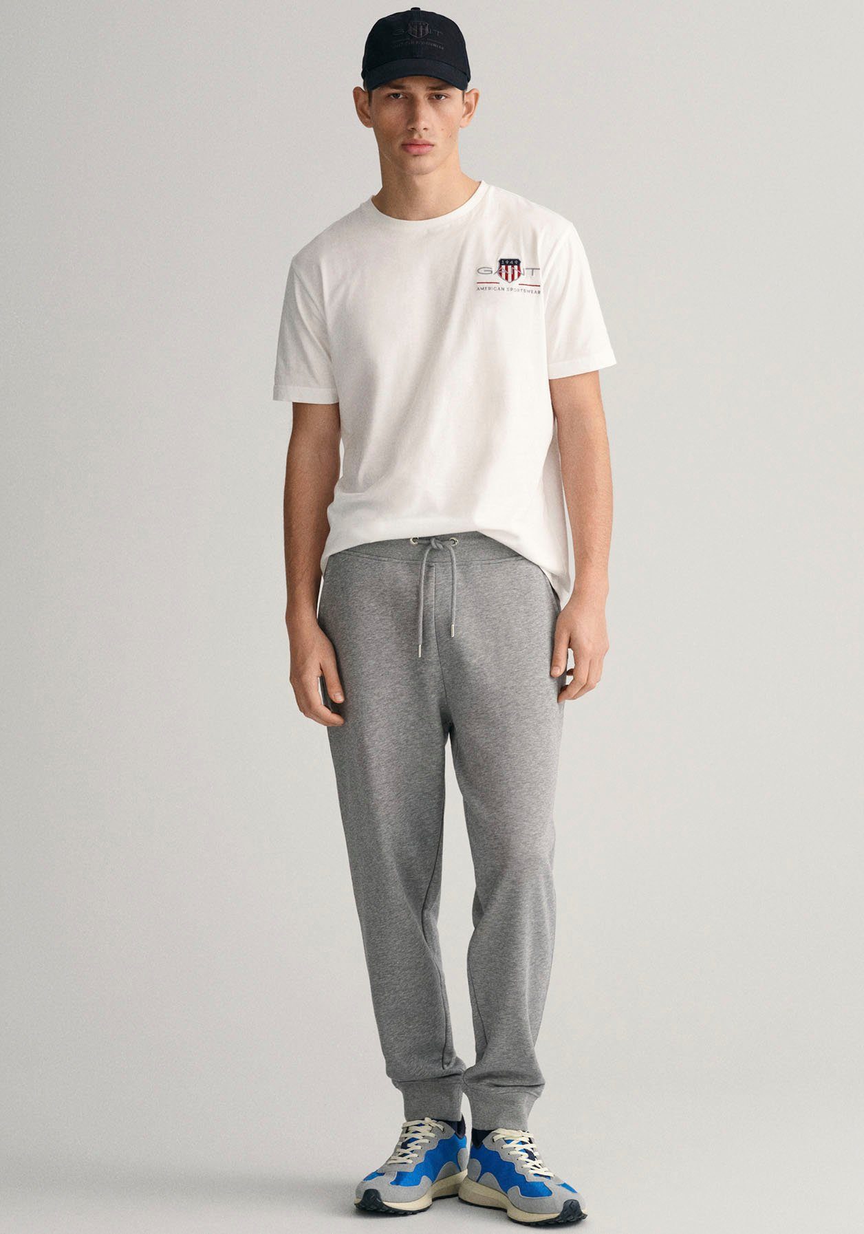Gant Sweatbroek REG SHIELD SWEATPANTS met logo-borduurwerk onder de boord