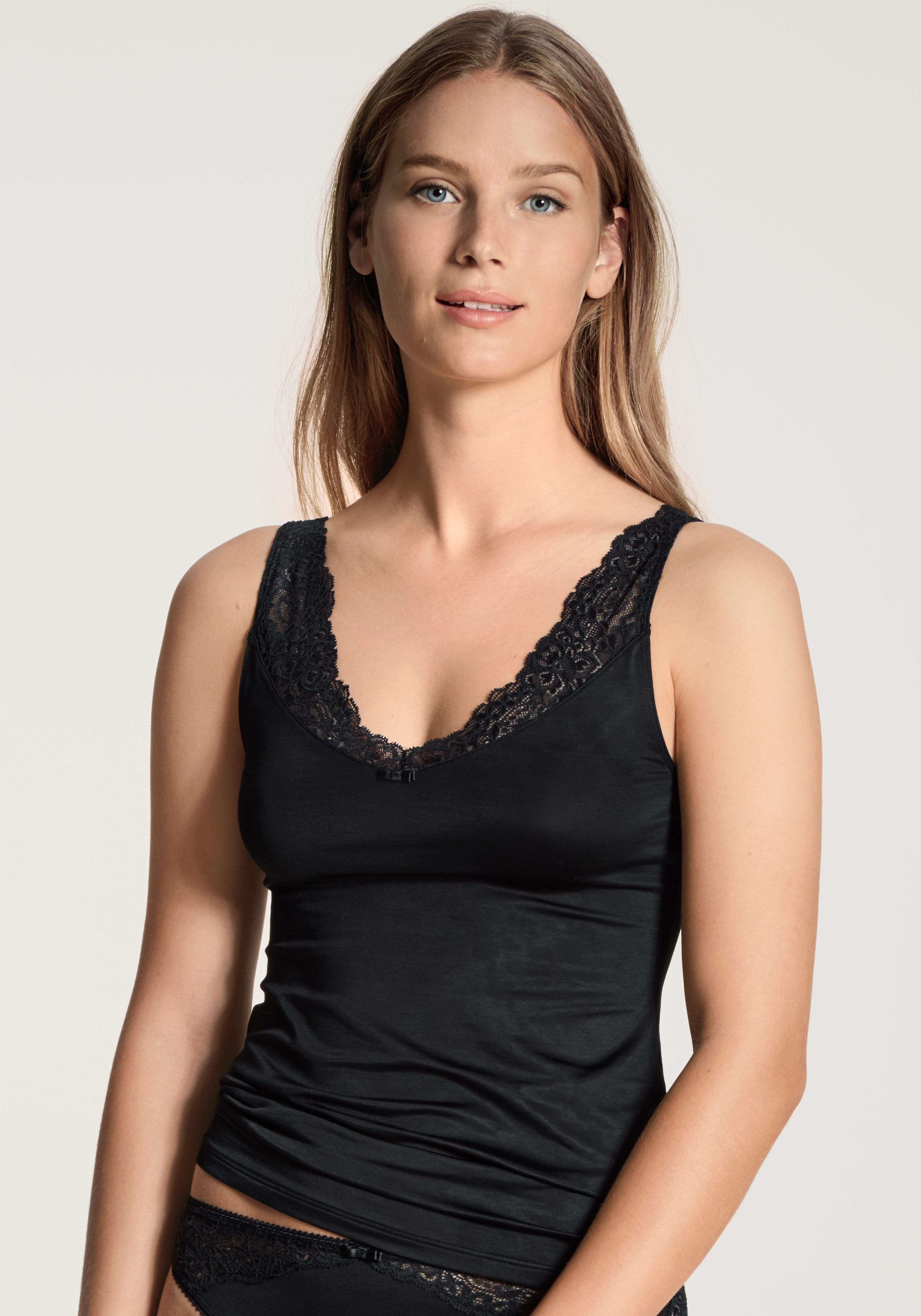 CALIDA Hemd Sensual Secrets met elegante v-vormige kanten inzet