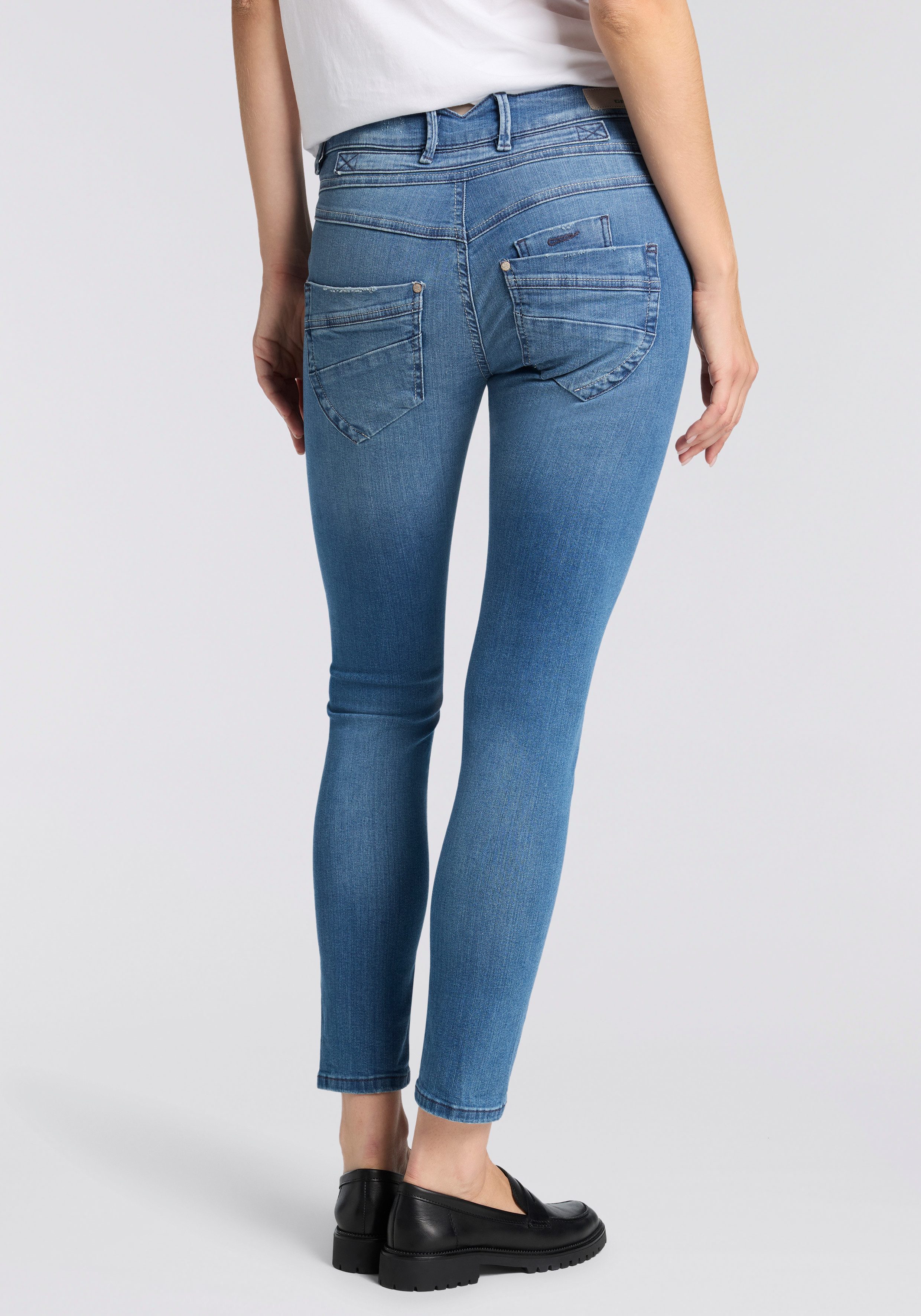 GANG Slim fit jeans 94Marge met bijzondere 4-knoopssluiting
