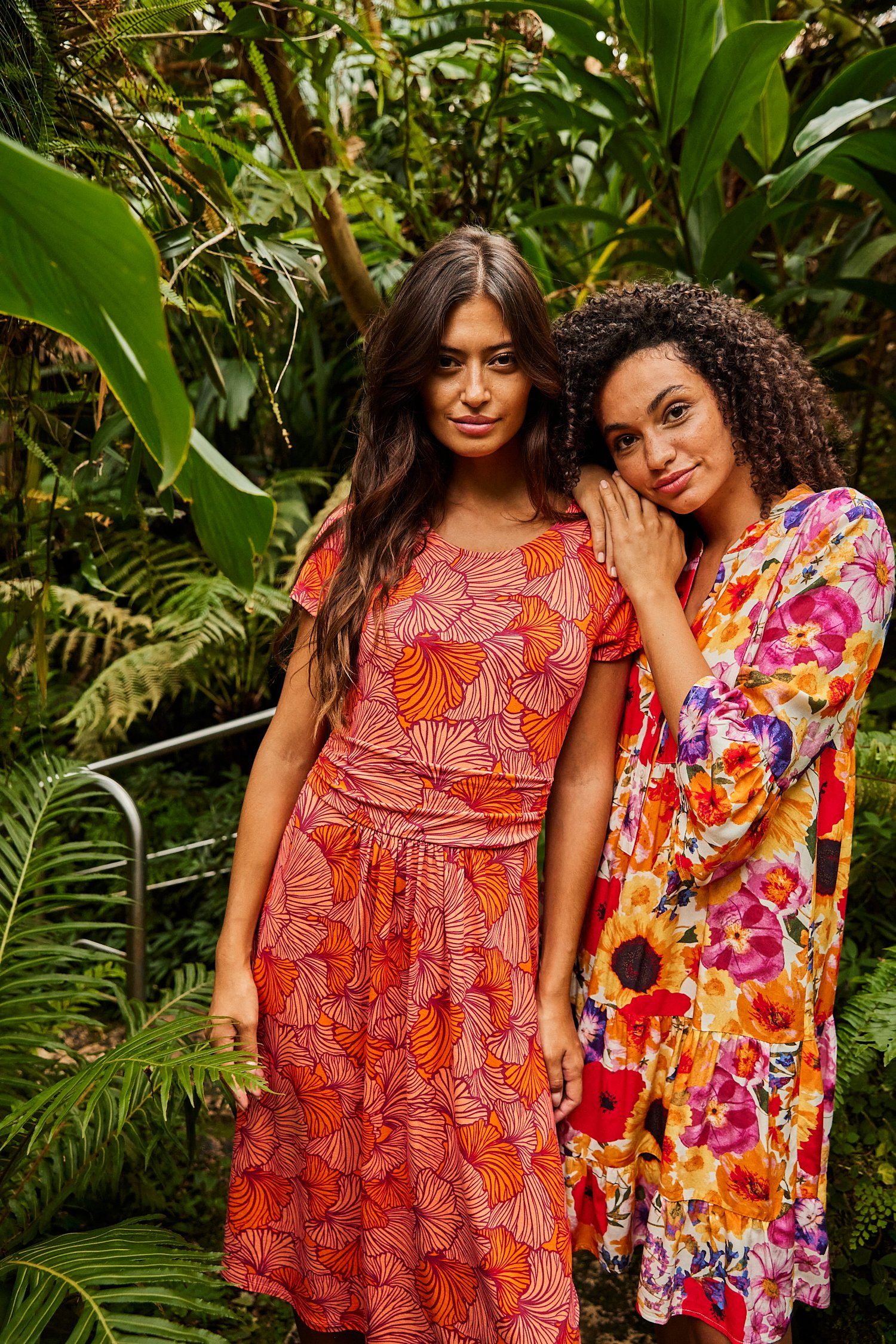 Aniston CASUAL Tuniekjurk met kleurrijke, grootbloemige druk