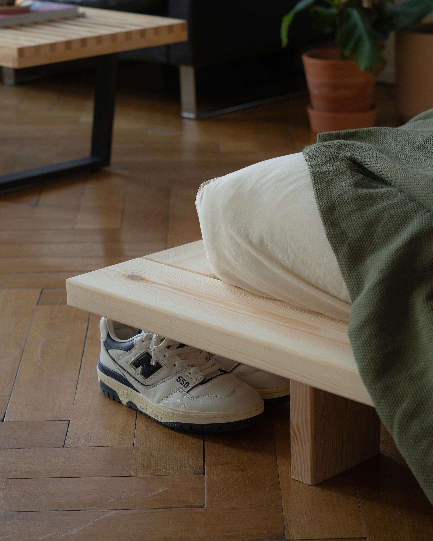 Karup Bedframe JAPAN BED grondbed, houten frame, futonbed, jeugdbed, houten bed Massief houten bed met lattenbodem, massief grenen, bed zonder hoofdeinde