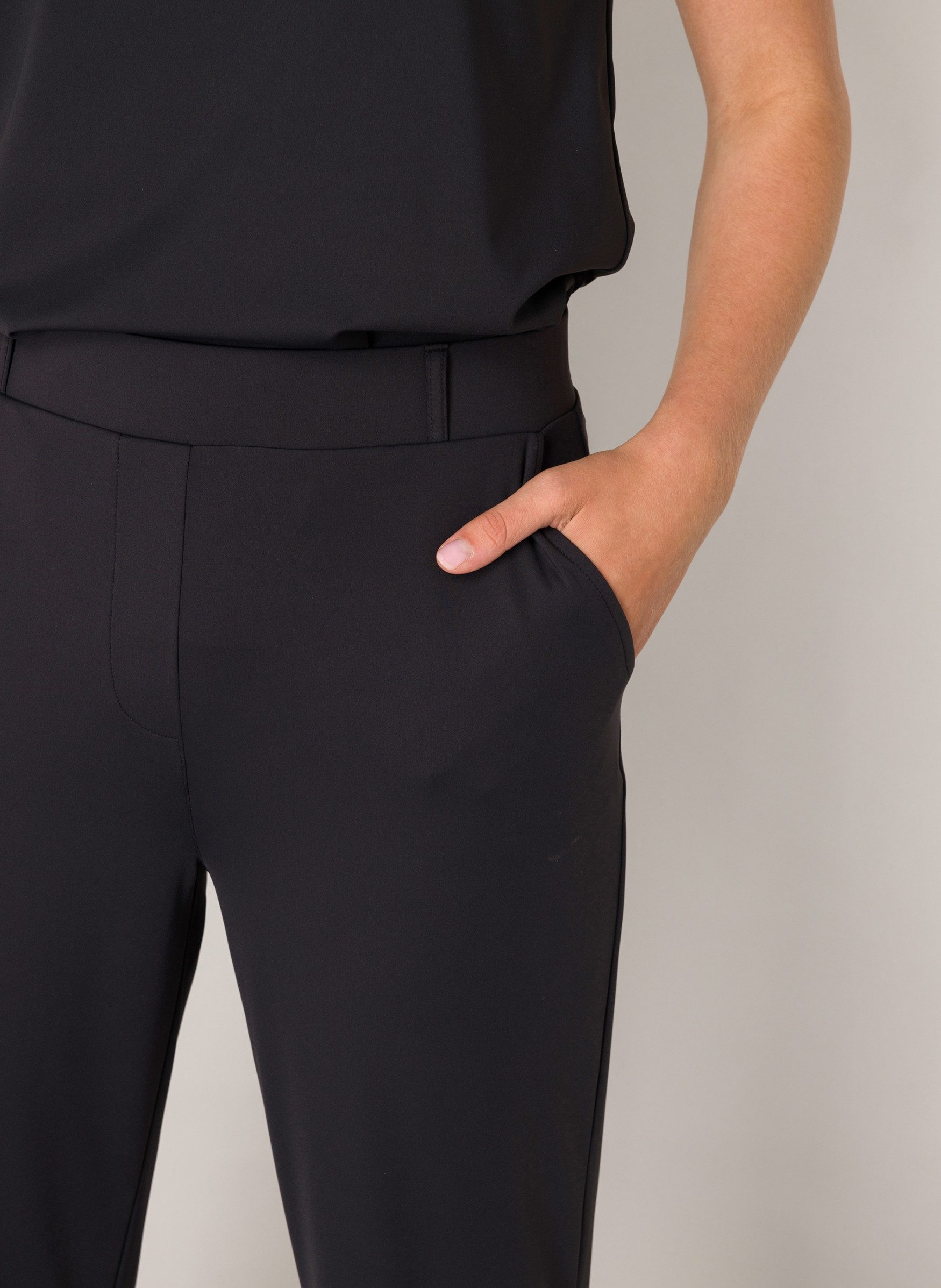 Base Level Stoffen broek Tori met uitlopende pijpen en stretch
