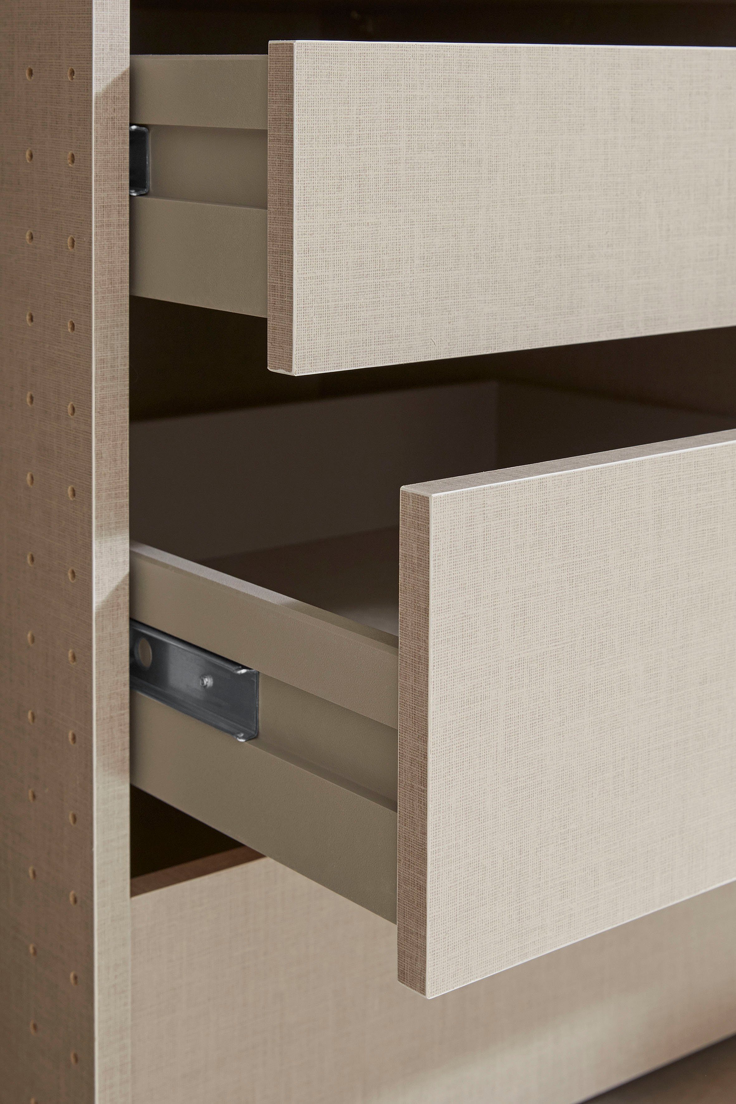 rauch Draaideurkast Kledingkast kast garderobe TOPSELLER OTELI incl. binnenindeling met 3 binnenlades extra planken optioneel met spiegel made in germany