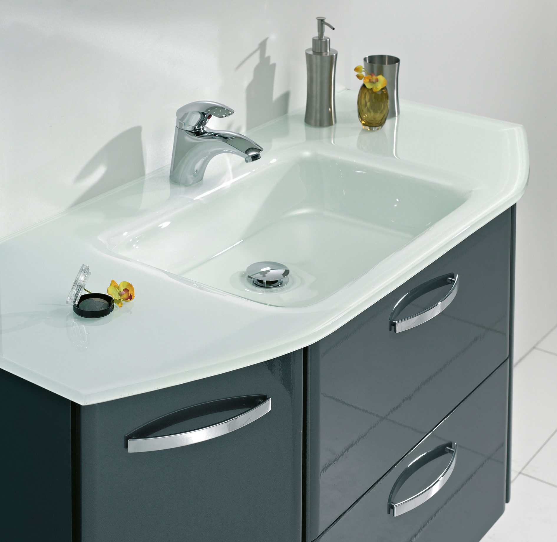 Saphir Badmeubelset Quickset 327 2-delig, wastafelmeubel en led-spiegelkast Antraciet hoogglans, incl. deurdemper, 5 deuren, 1 flap, 1 lade (set, 2 stuks)