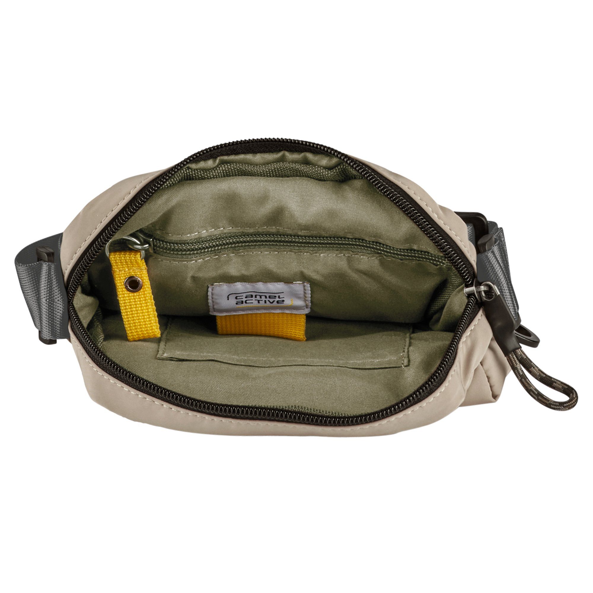 camel active Schoudertas Terra van gerecycled nylon en volumineus aangebrachte zakken
