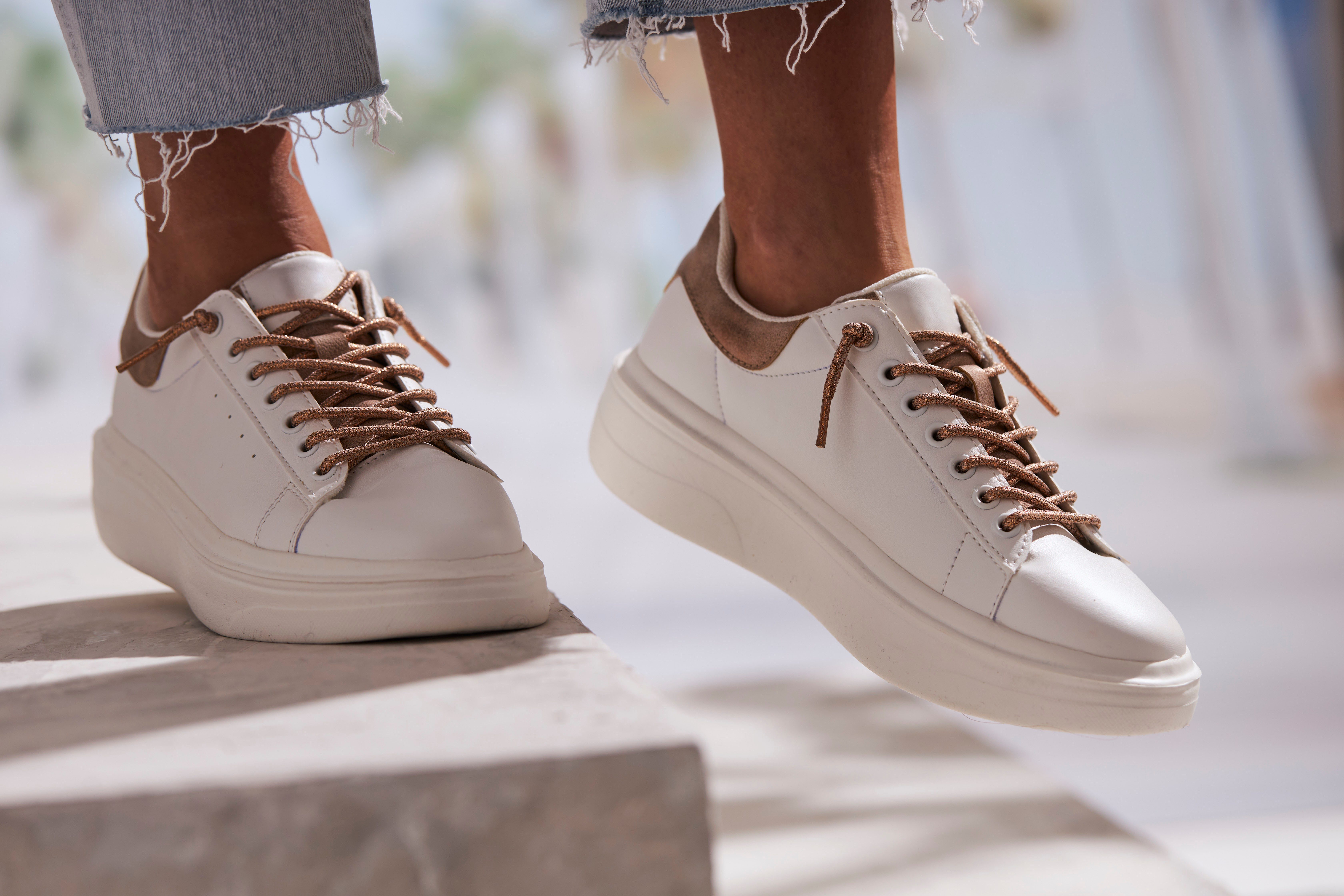 Lascana Sneakers Slip-on sneakers Slip-On sneaker met metallic details, vrijetijdsschoenen VEGAN