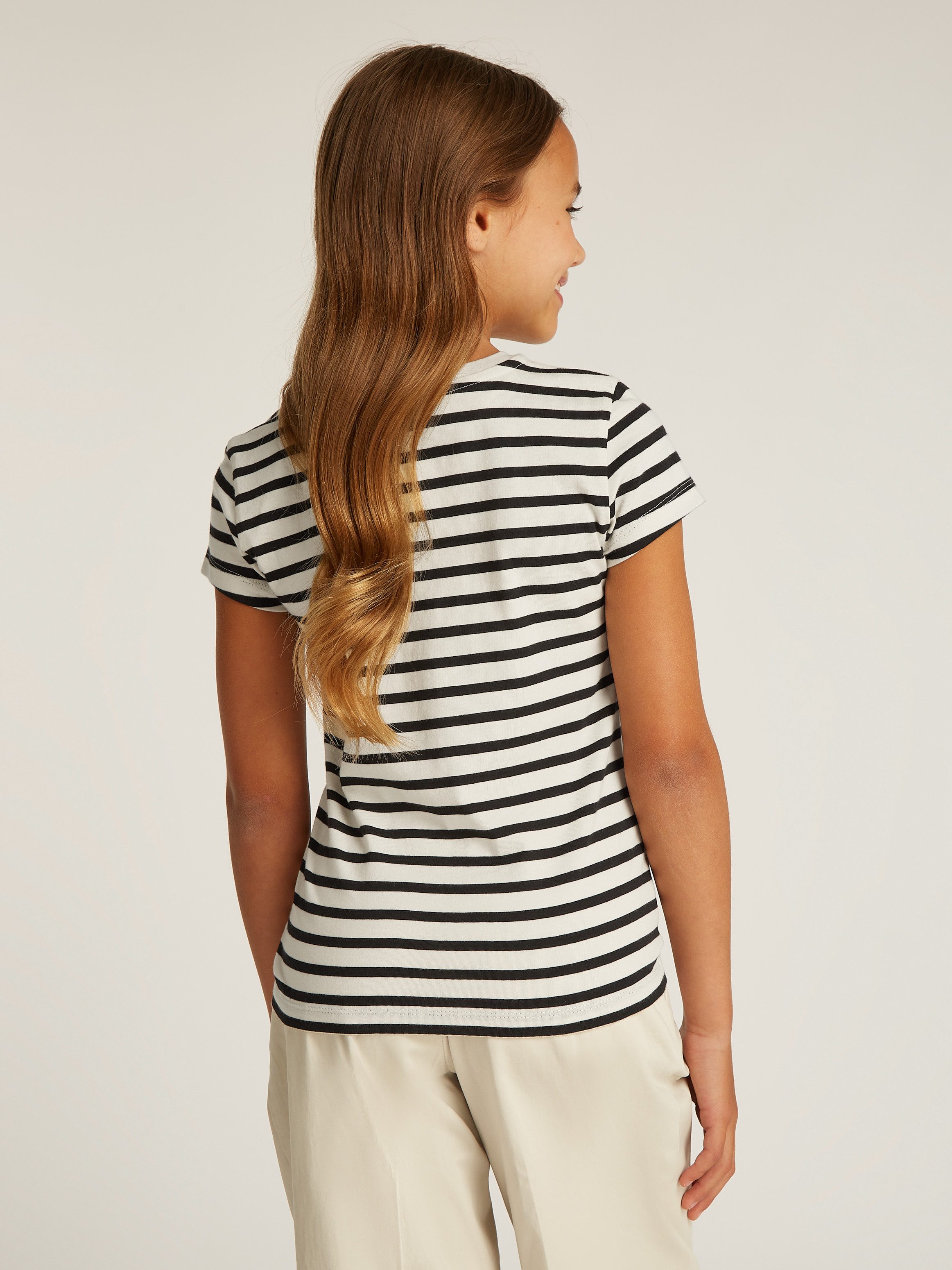 Calvin Klein Shirt met ronde hals 2 PACK STRIPE SLIM SS T-SHIRT voor kinderen tot 16 jaar met logo-opdruk