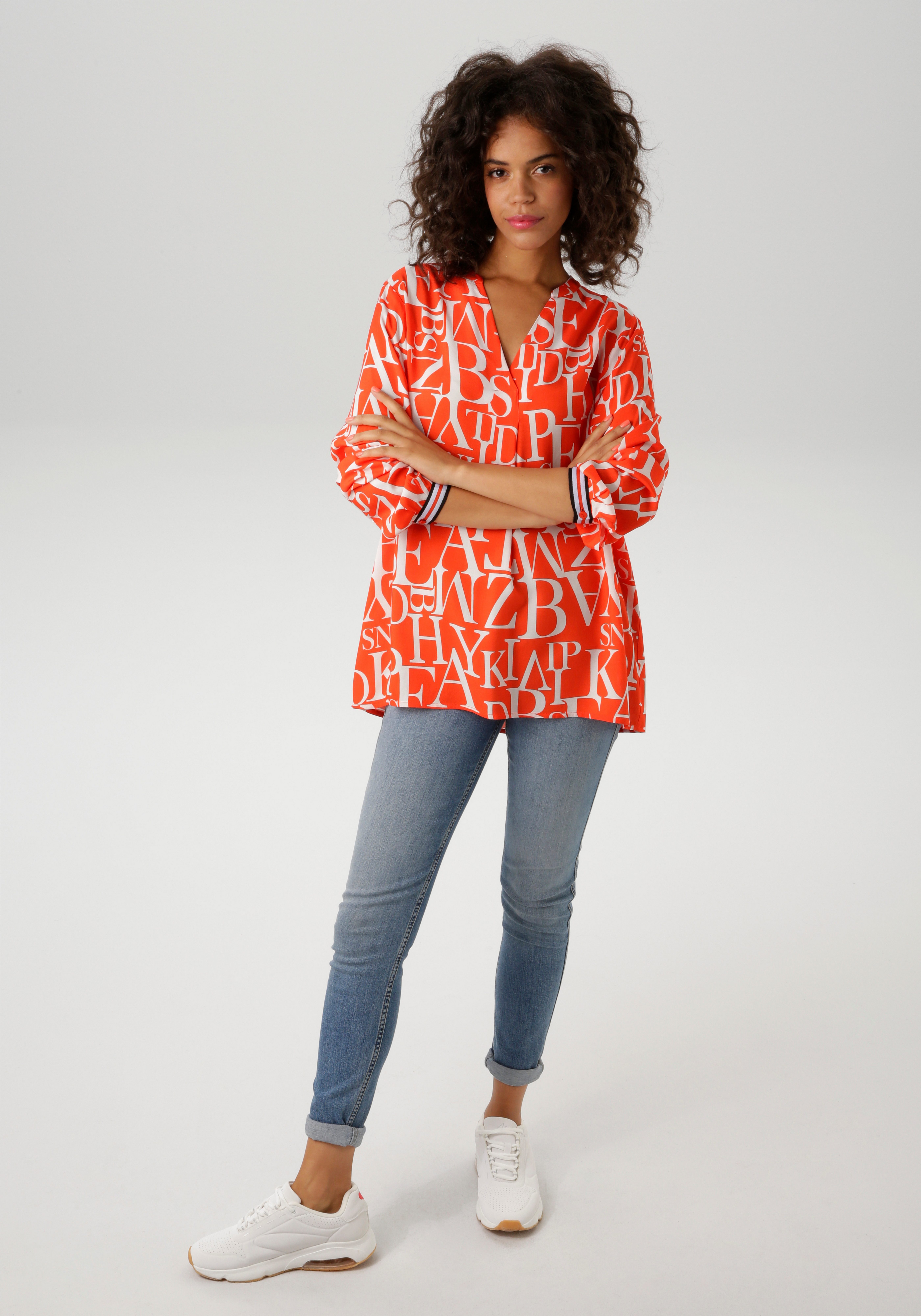 Aniston CASUAL Blouse zonder sluiting met letters gedessineerd