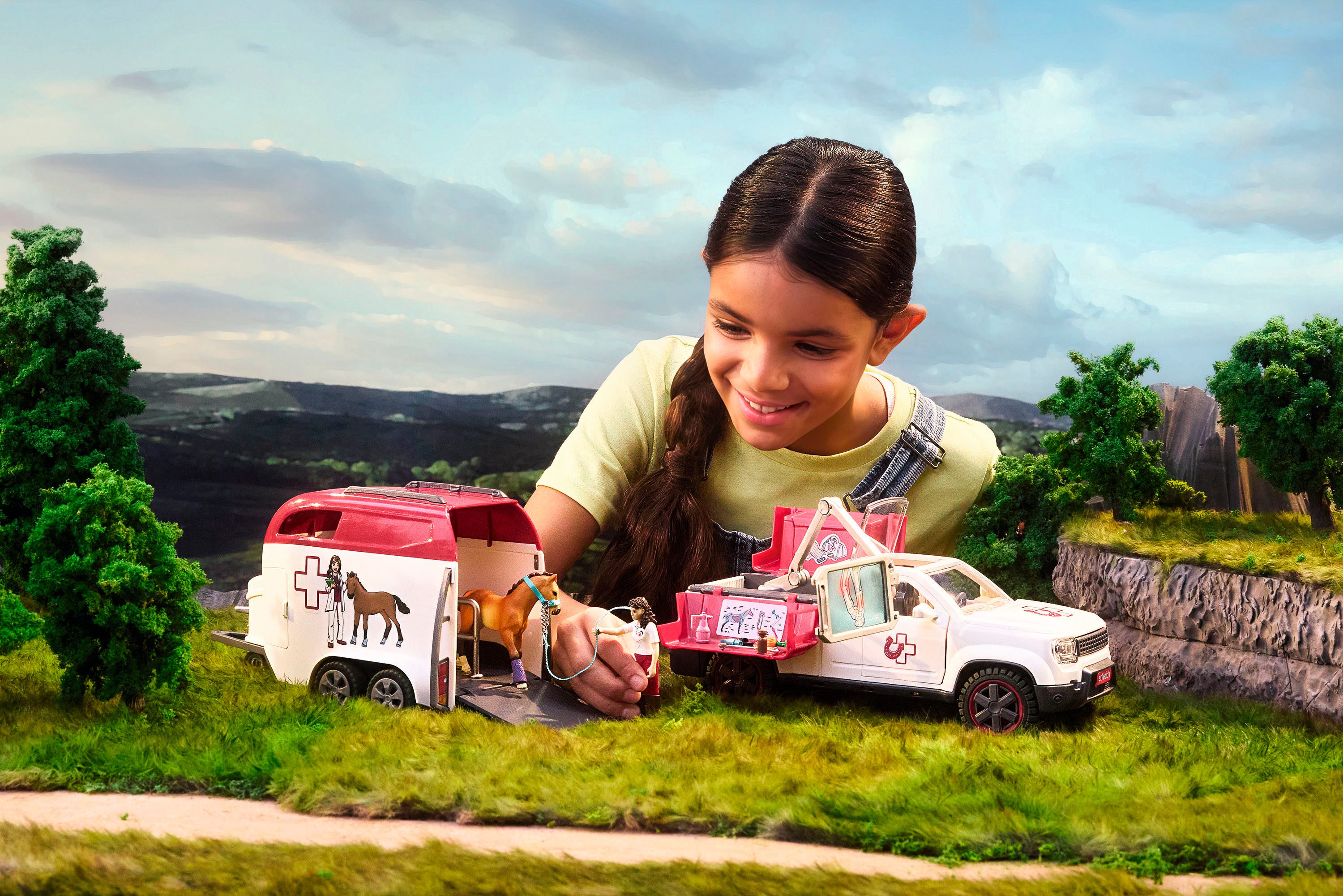 Schleich® Speelgoedauto HORSE CLUB, Mobile Tierärztin mit Anhänger (42704)