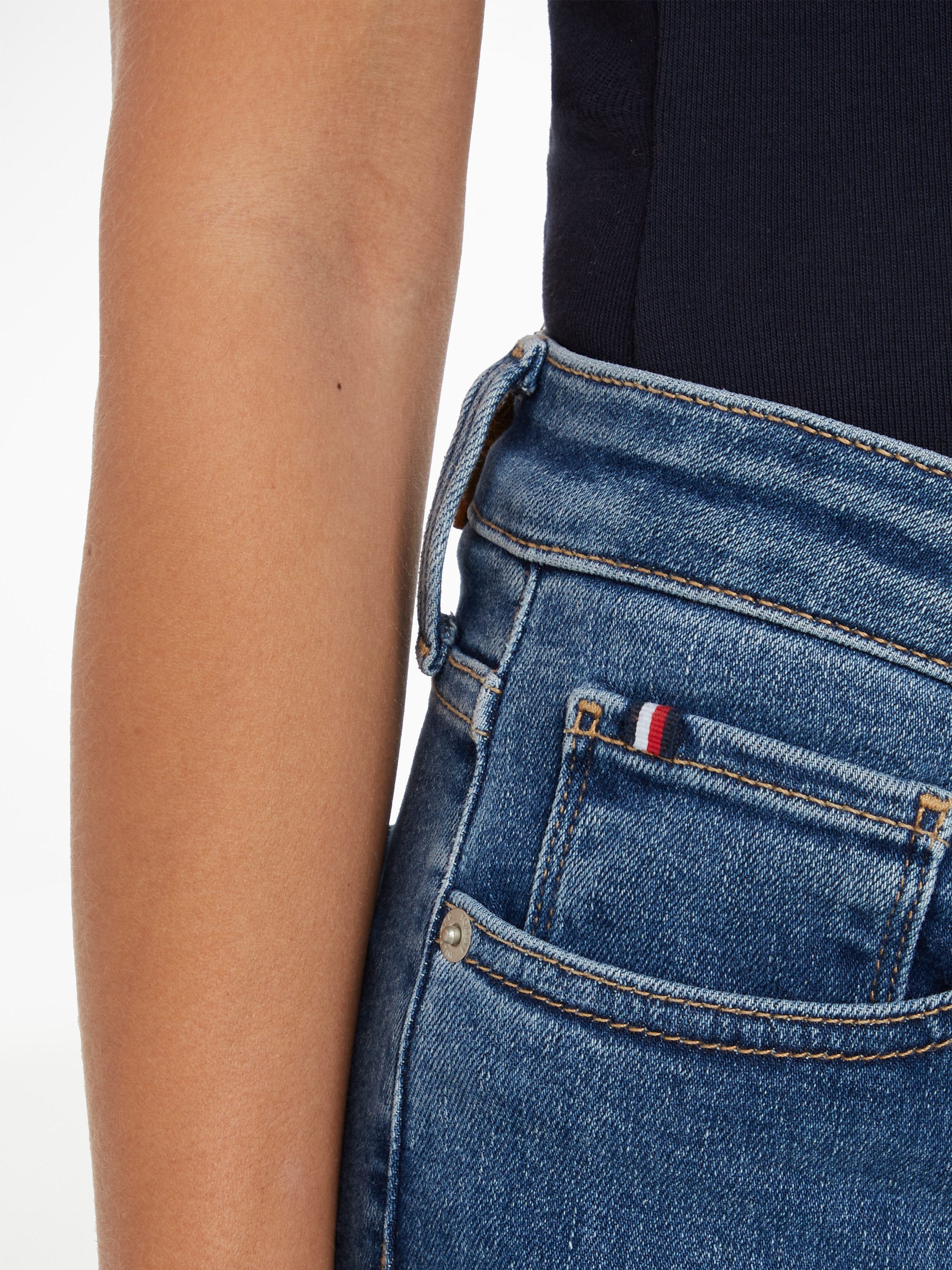 Tommy Hilfiger Skinny fit jeans COMO SKINNY RW BLACK met logo-badge
