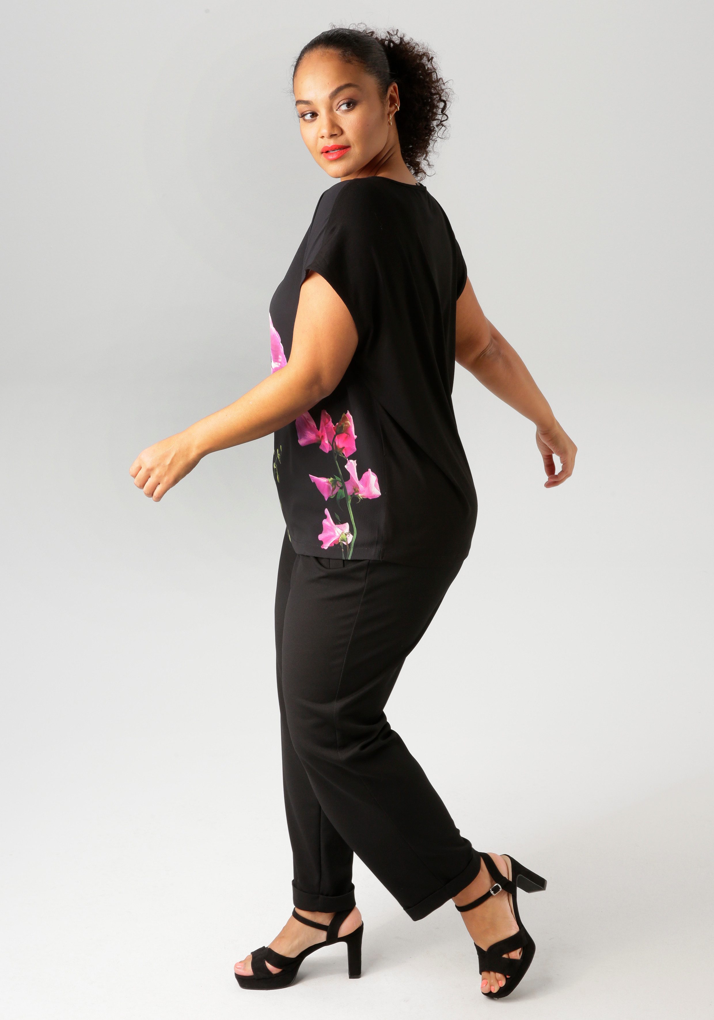 Aniston PLUS Shirtblouse met kleurrijke, grote bloemen bedrukt - nieuwe collectie