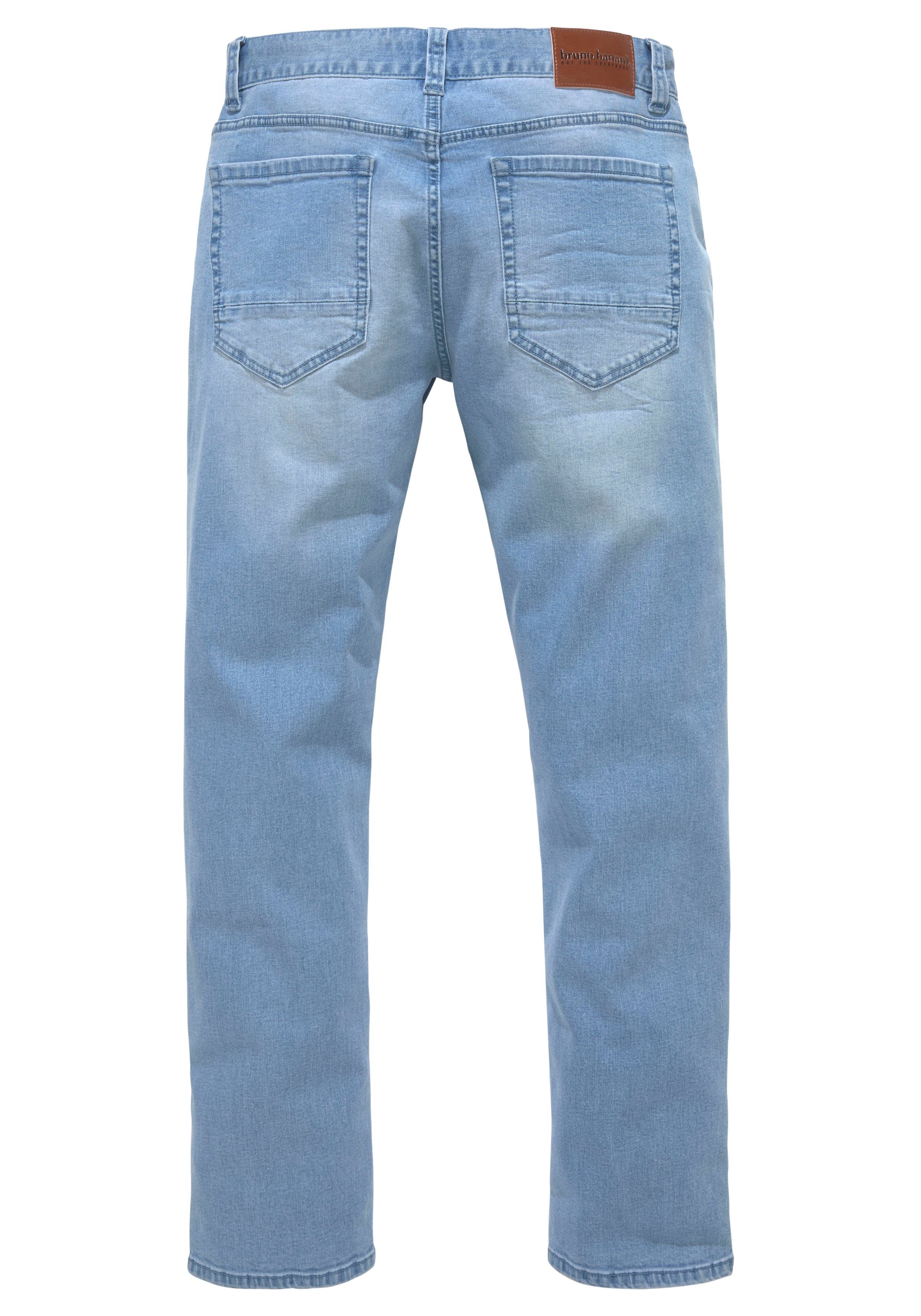 Bruno Banani Straight jeans Hutch rechte broekspijpen, gedeeltelijk met modieuze destroyed-effecten,