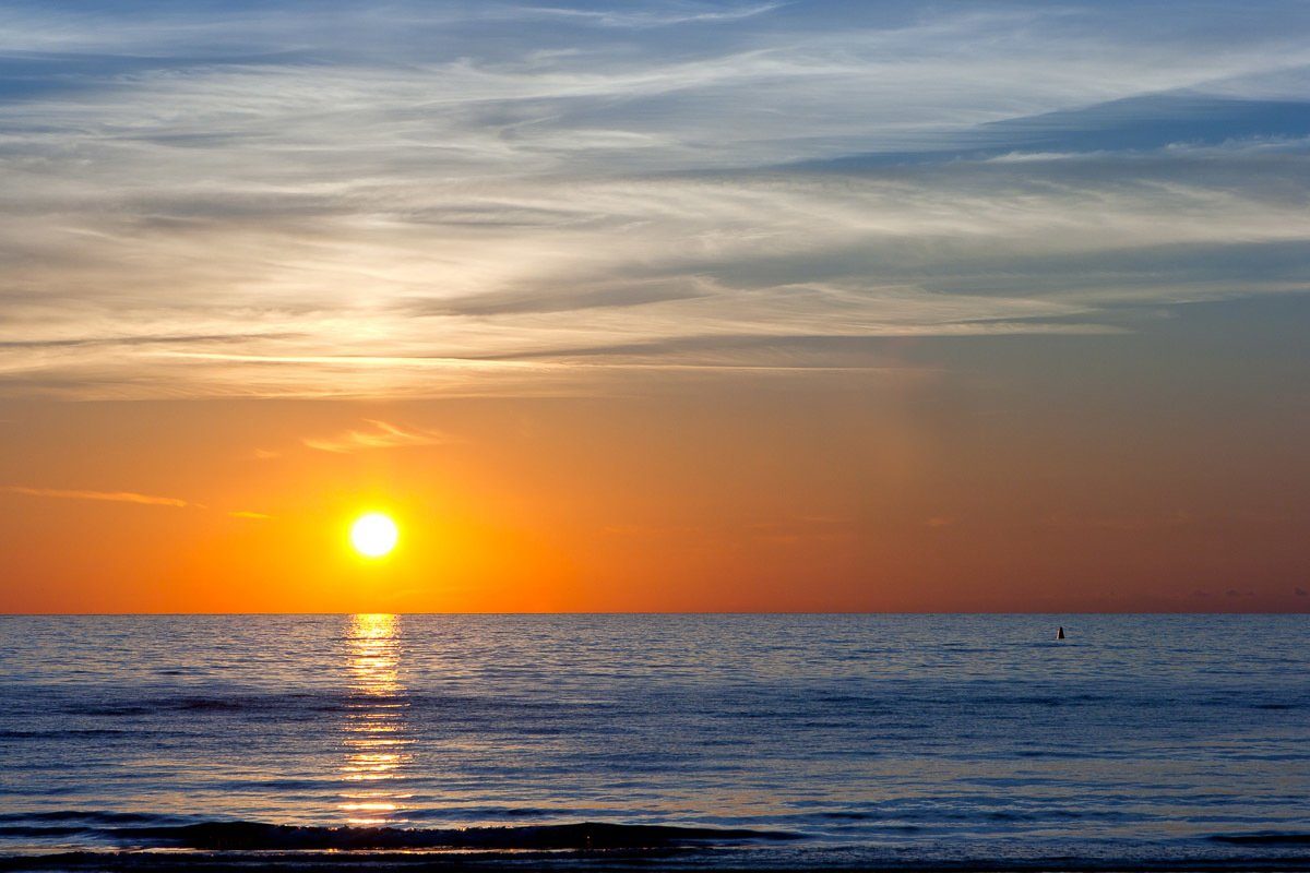 Papermoon Fotobehang Zonsondergang aan de Oostzee Vliesbehang, eersteklas digitale print fotobehang maat 2 m x 1,49 m multicolor