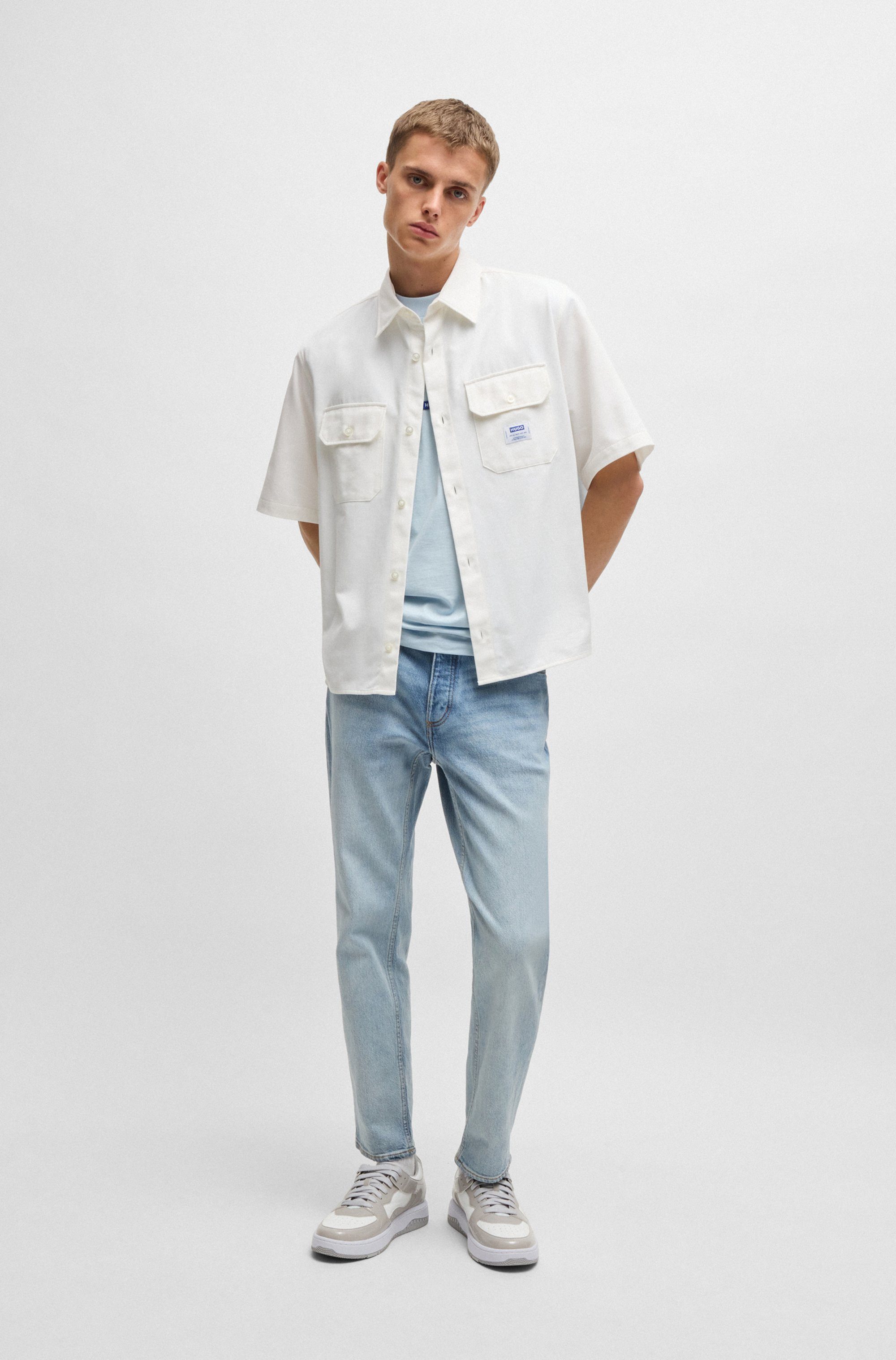 HUGO Blue Overhemd met korte mouwen Ekyno met contrasterend logo-badge op de borst