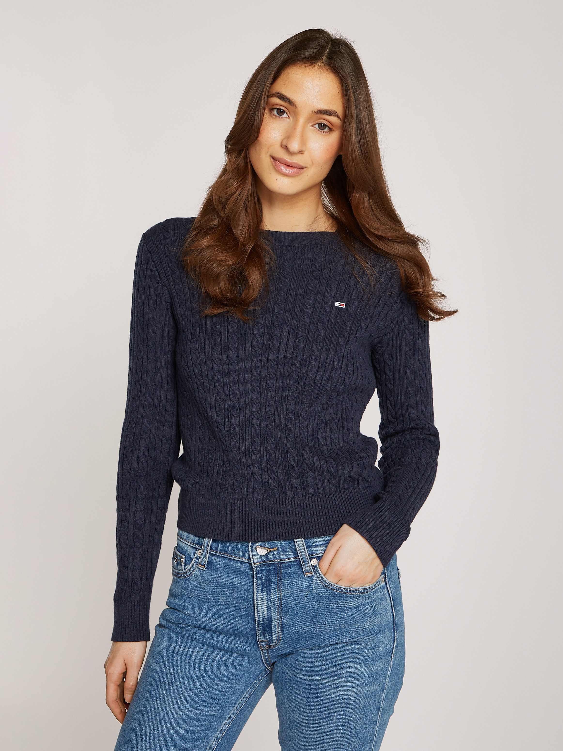 TOMMY JEANS Gebreide trui TJW CABLE ESSENTIAL SWEATER met kabelpatroon logo-borduursel