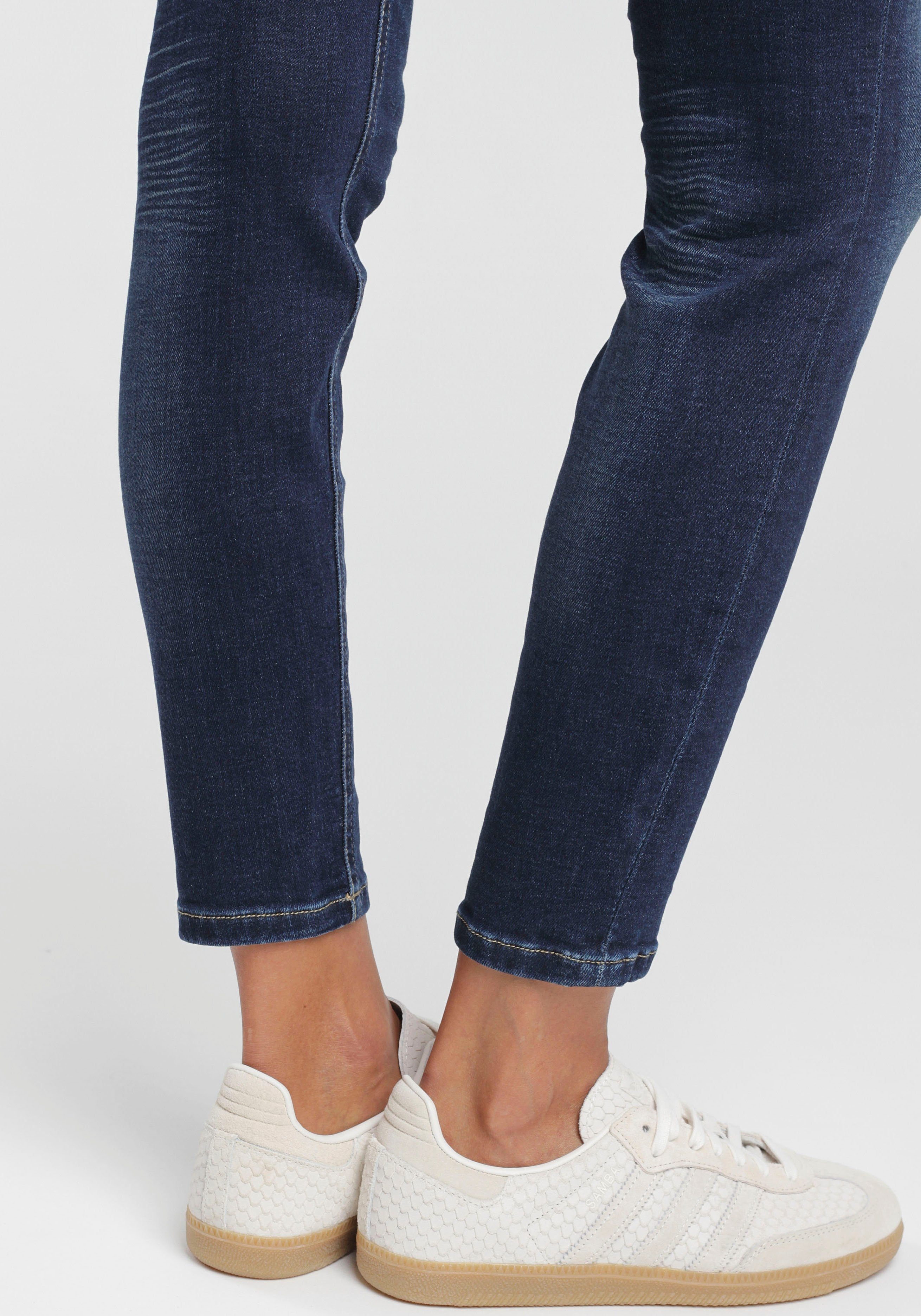 GANG Skinny fit jeans 94Faye in flanking-stijl
