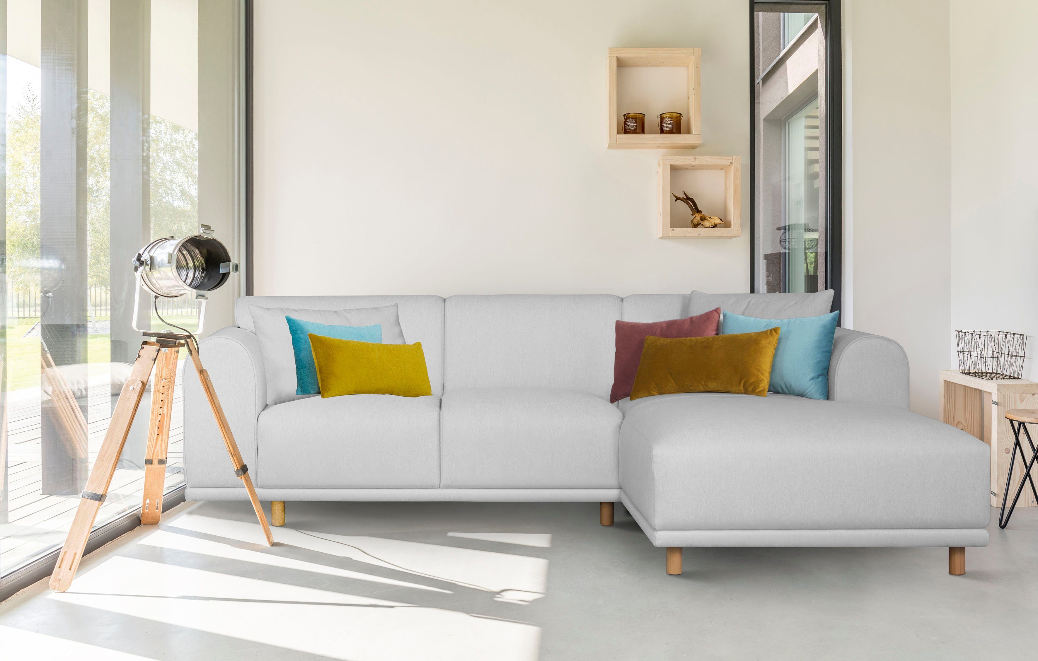 andas Hoekbank Maroon L-vorm in een scandinavisch design, met losse kussens