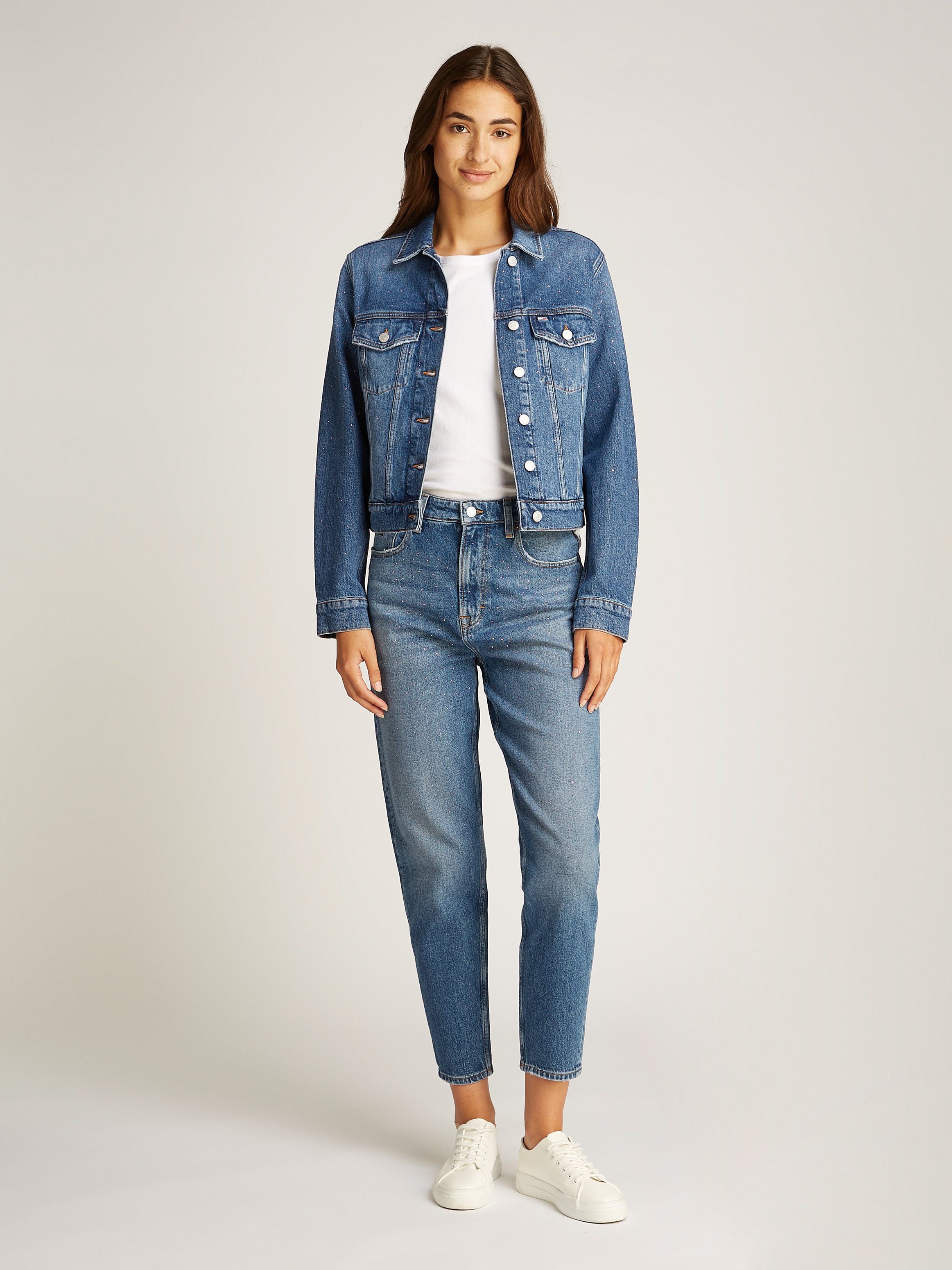 TOMMY Jeansjack CLASSIC TRUCKER JACKET AI6136 met typische trucker-details, met sierstenen