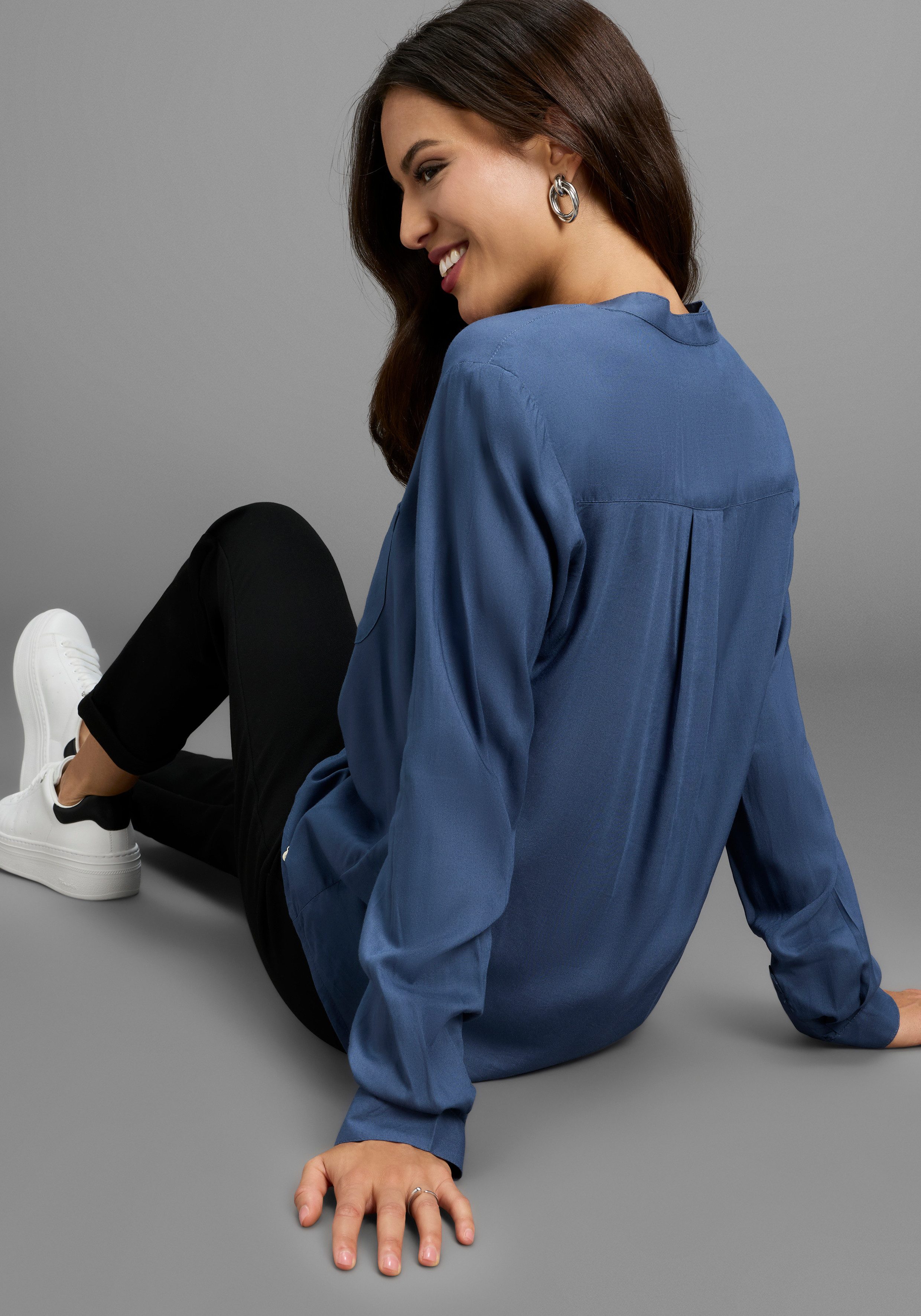 AJC Overhemdblouse met kleine staande kraag en borstzak