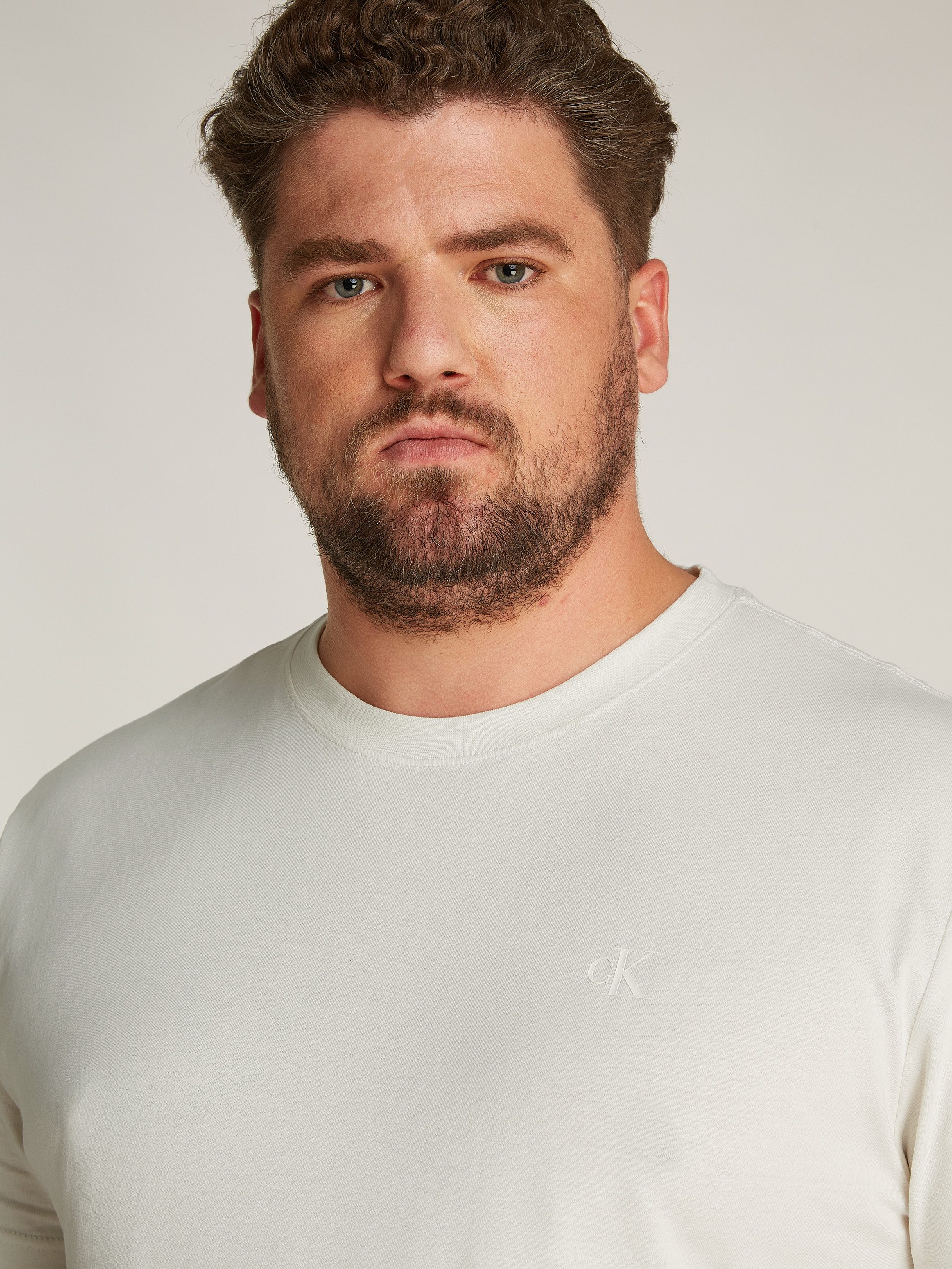 Calvin Klein Jeans Plus T-shirt Plus Textured Monologo Tee in grote maten met rugprint