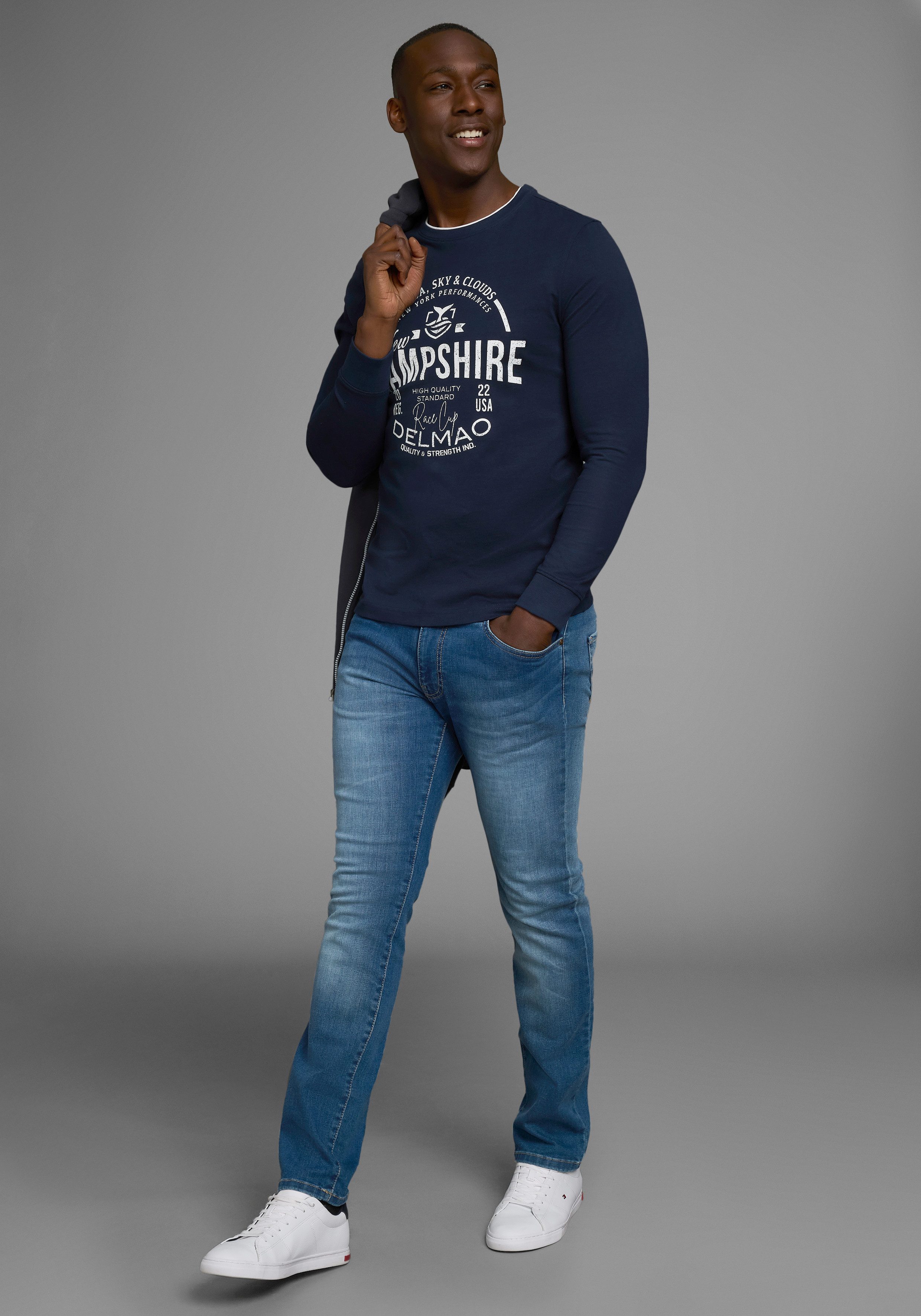 DELMAO Shirt met lange mouwen met een moderne print - nieuwe collectie