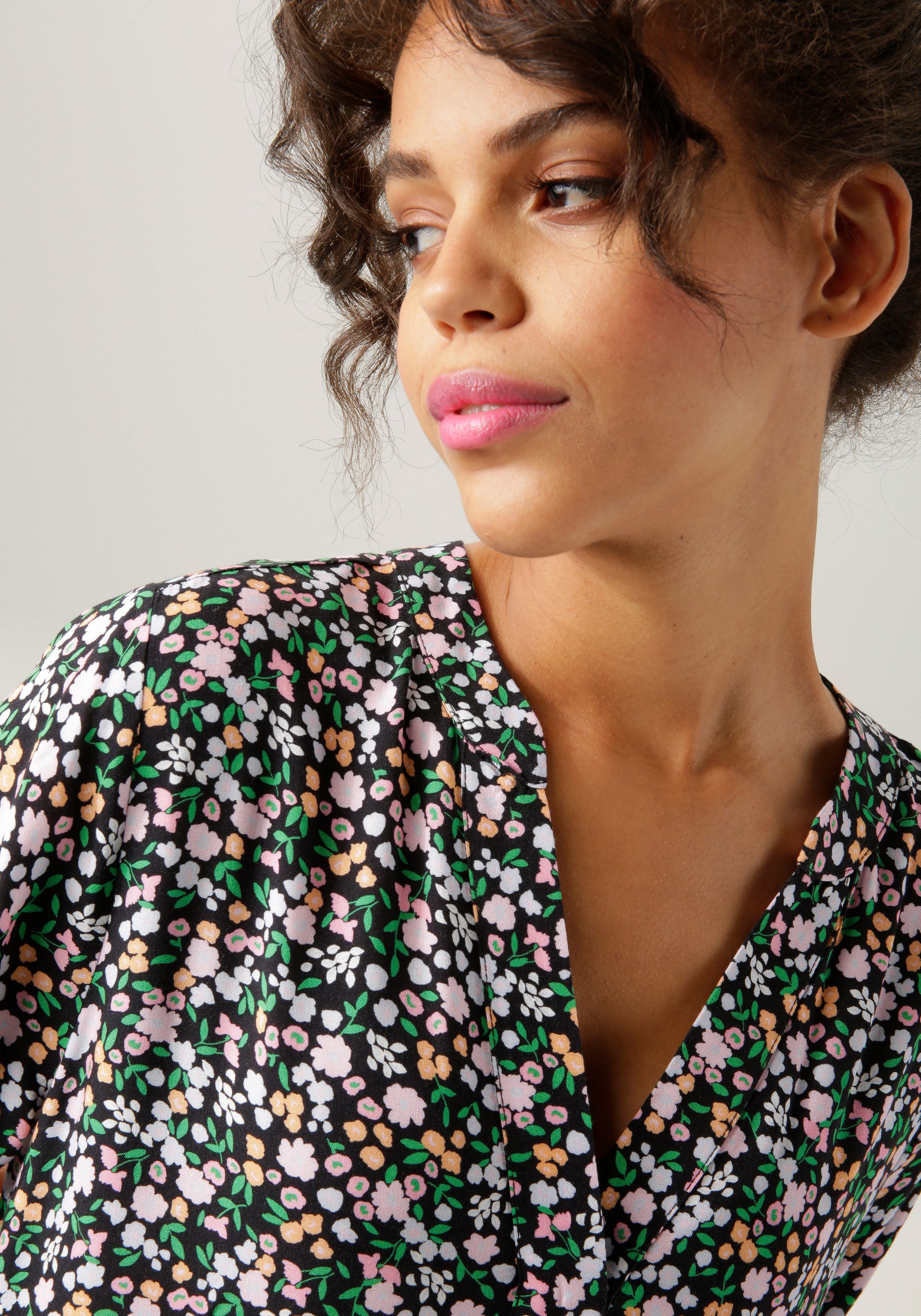 Aniston CASUAL Zomerjurk met kleurrijke minimalistische bloemenprint