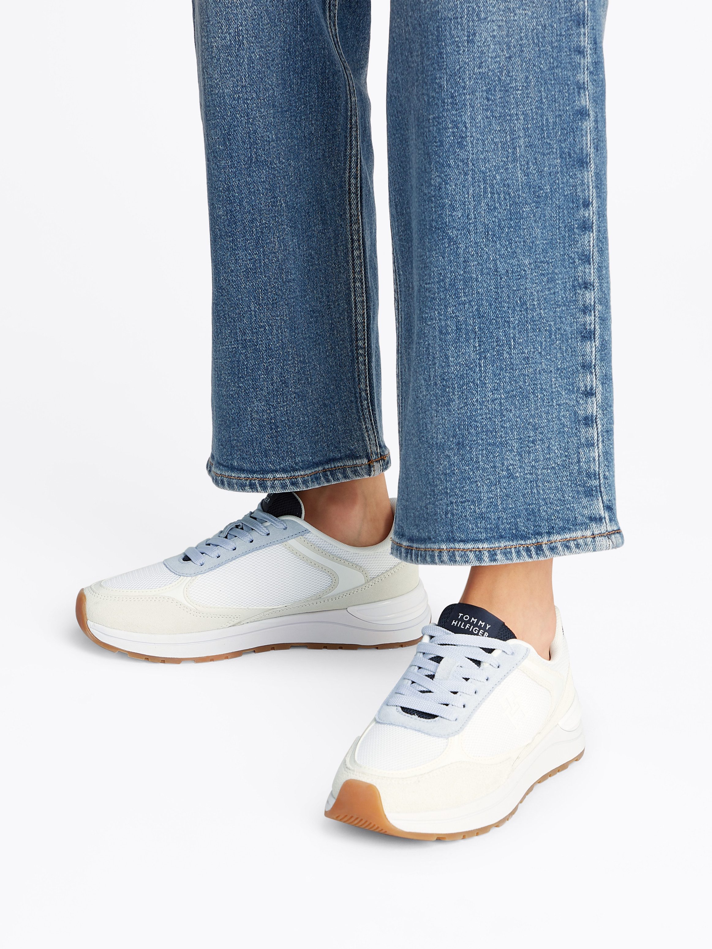 Tommy Hilfiger Sneakers met sleehak CASUAL FASHION RUNNER MIX , vrijetijdsschoen, lage schoen, veterschoen in contrast-look