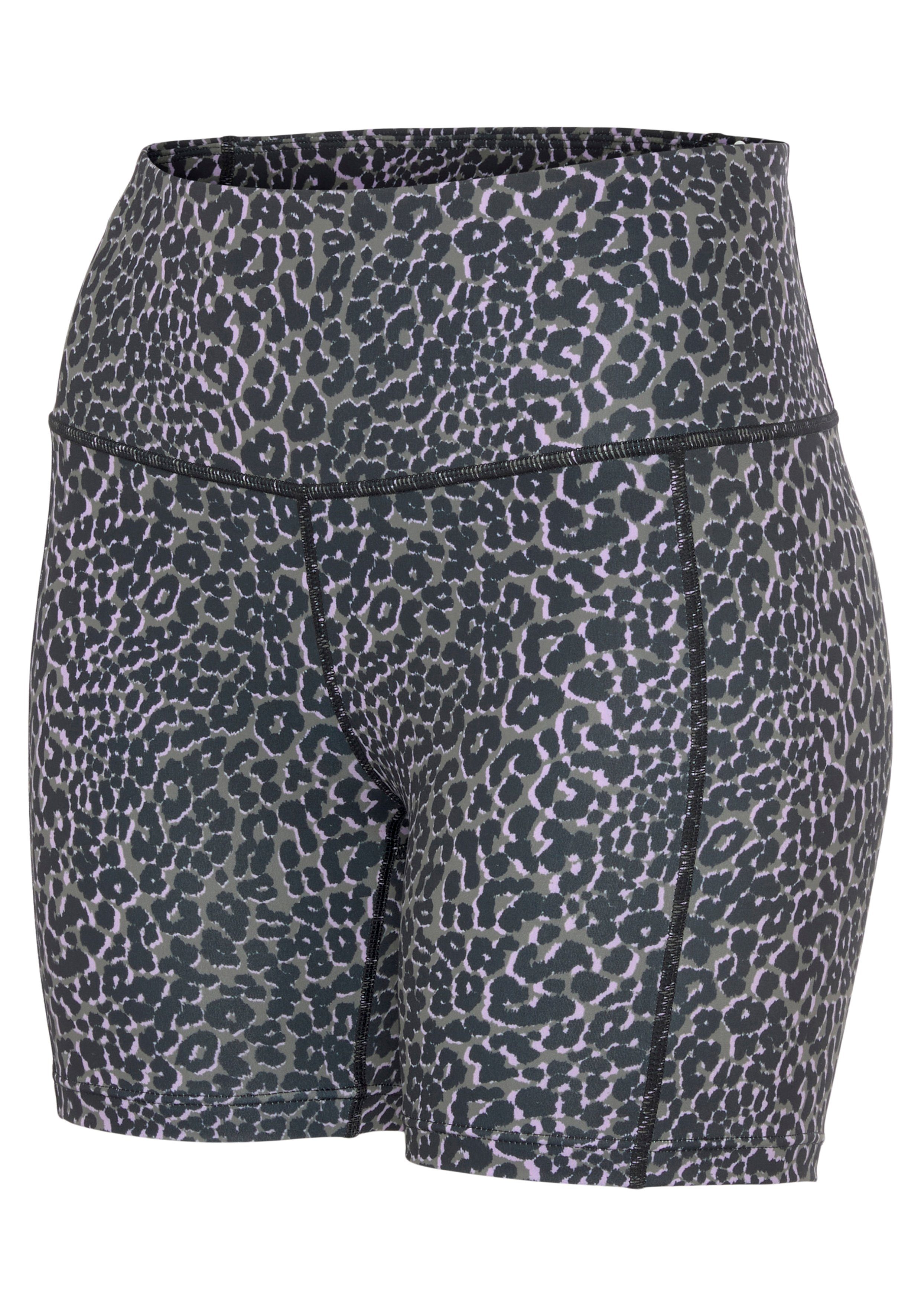 active by Lascana Short -Fietsbroek Fietshose in leeuw-patroon