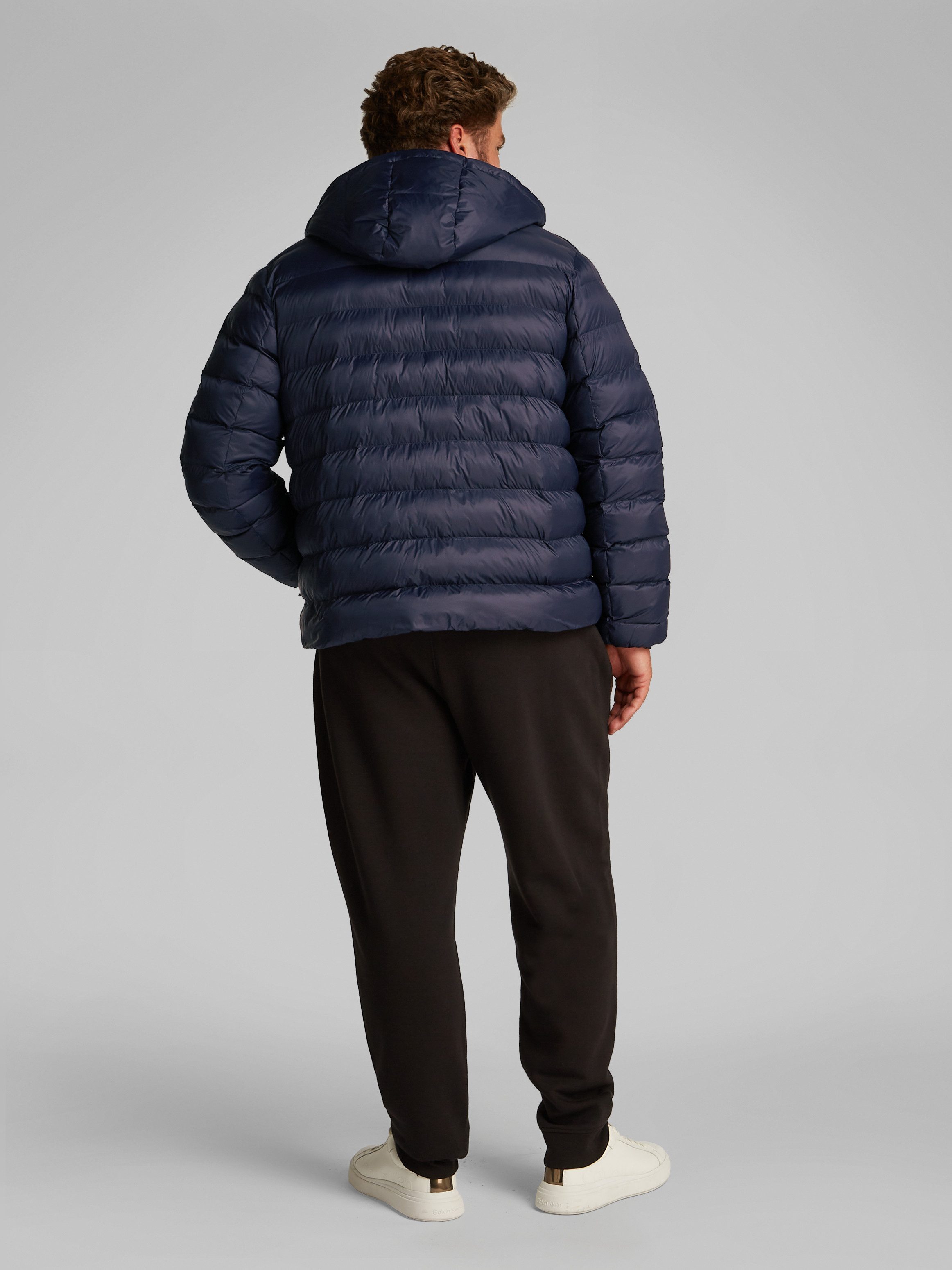 Calvin Klein Gewatteerde jas BT_QUILTED LW HOODED JACKET in grote maten met logoprint
