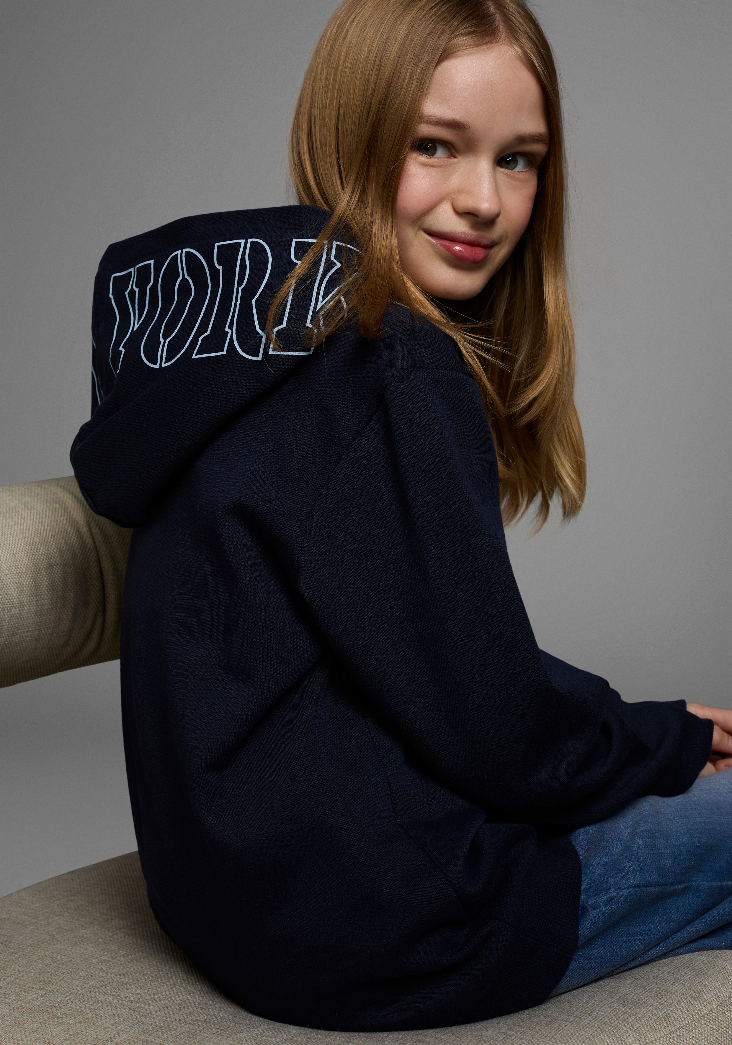 KIDSWORLD Hoodie met print op de capuchon Lange mouwen, wijde pasvorm, stijlvolle print, basic-stijl