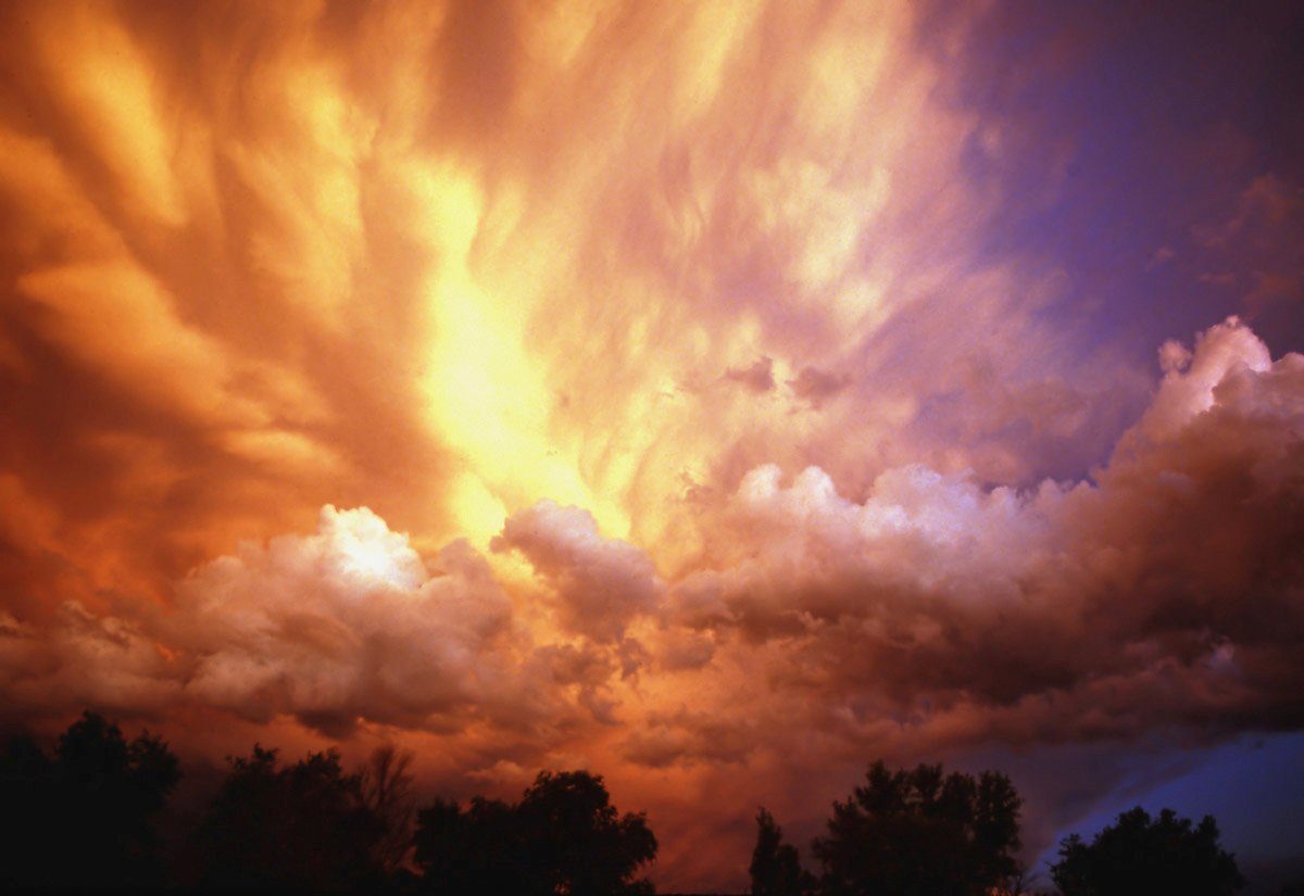 Papermoon Fotobehang Gewitterwolken bei Sonnenuntergang