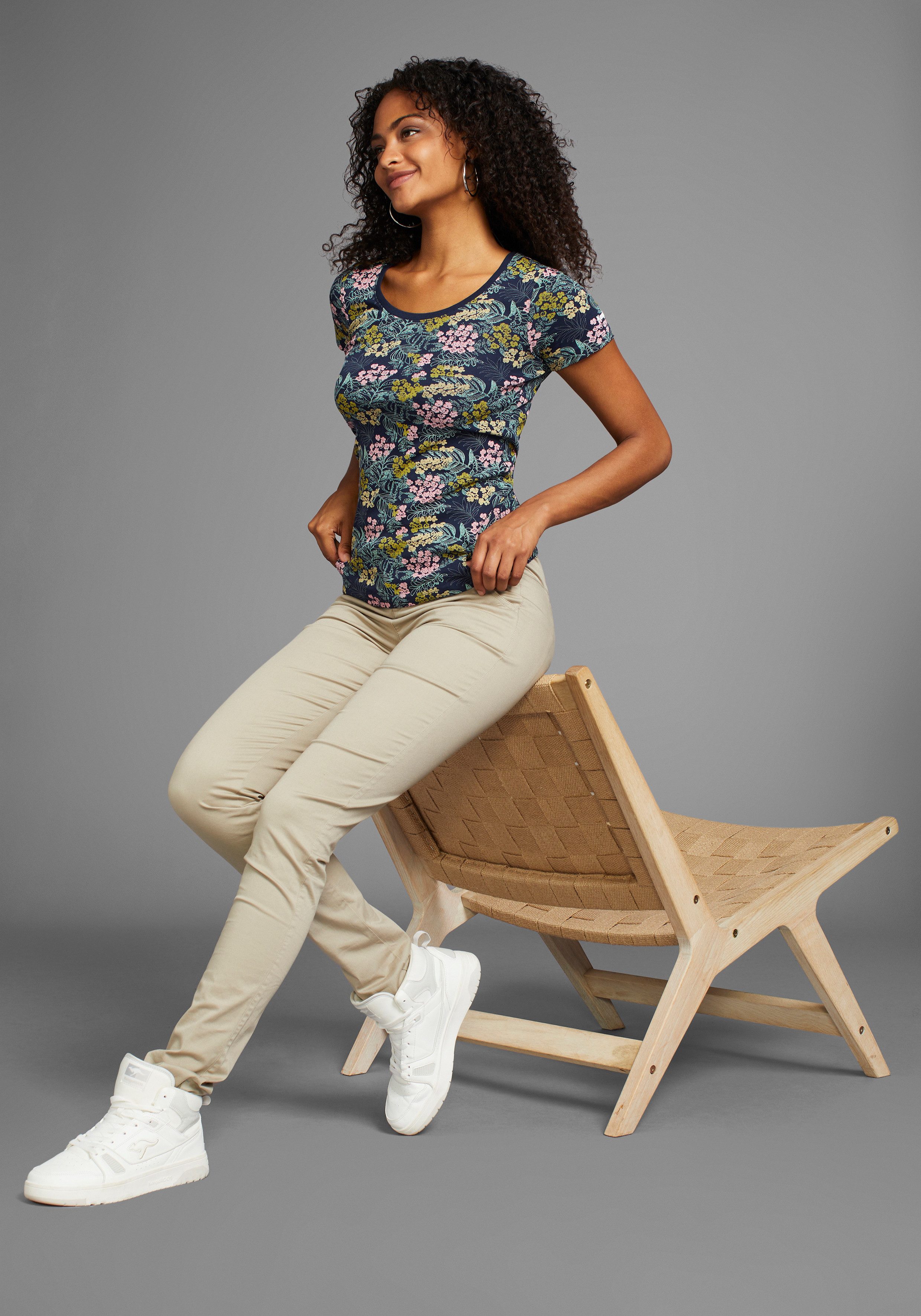 KangaROOS Shirt met korte mouwen met gebloemde print all-over